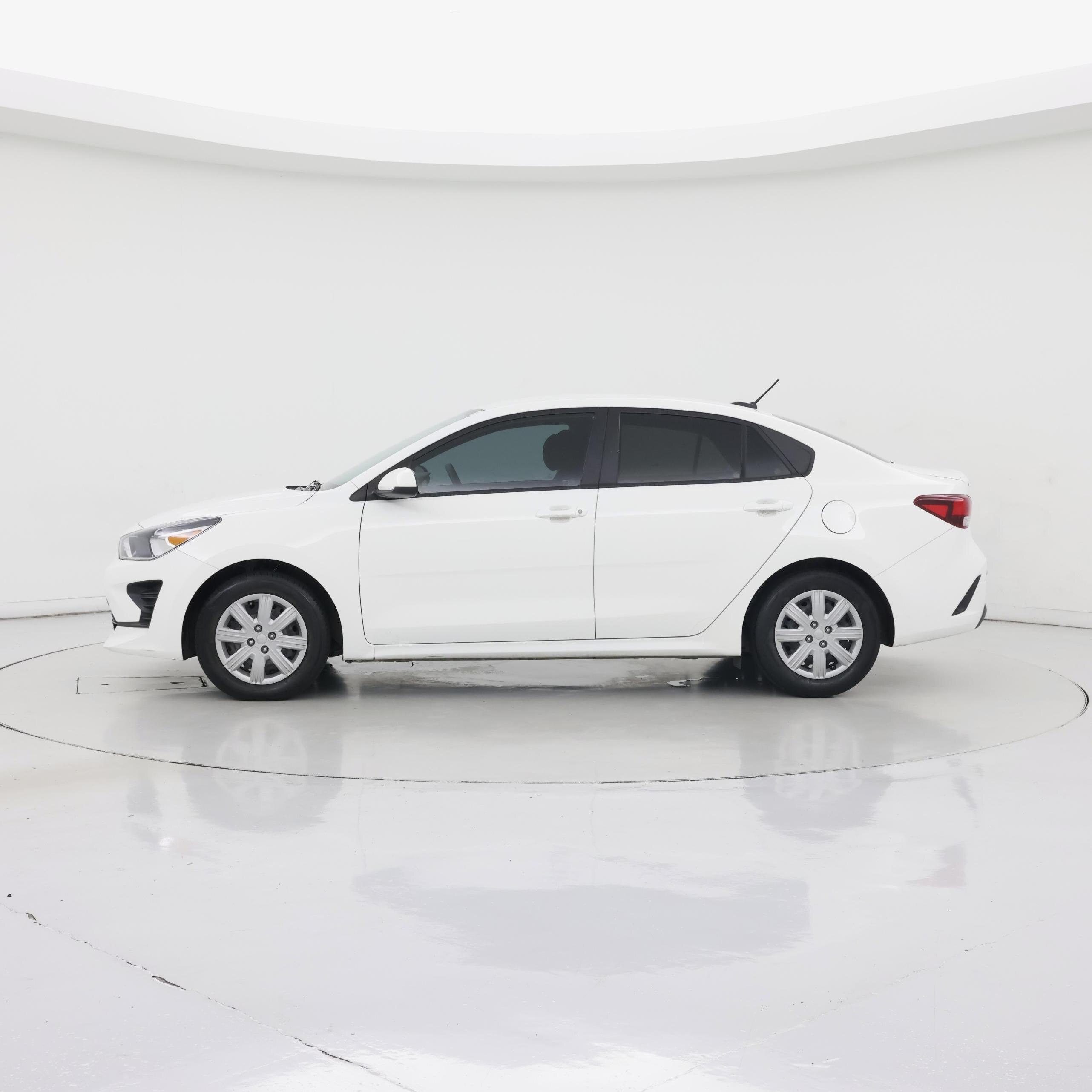 Thumbnail: 2022 Kia Rio - 3