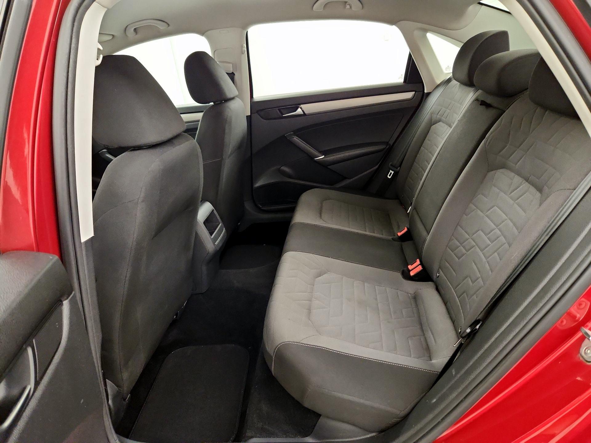 Thumbnail: 2021 Volkswagen Passat - 19