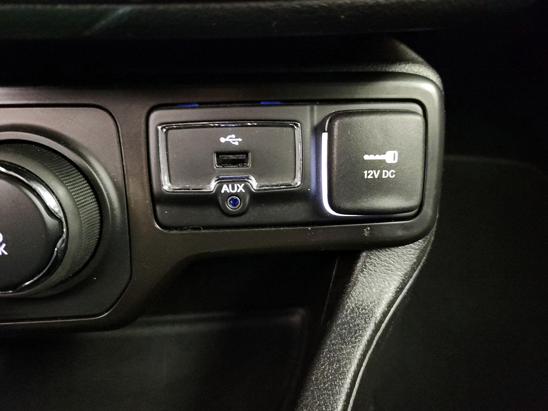 Thumbnail: 2020 Jeep Renegade - 19