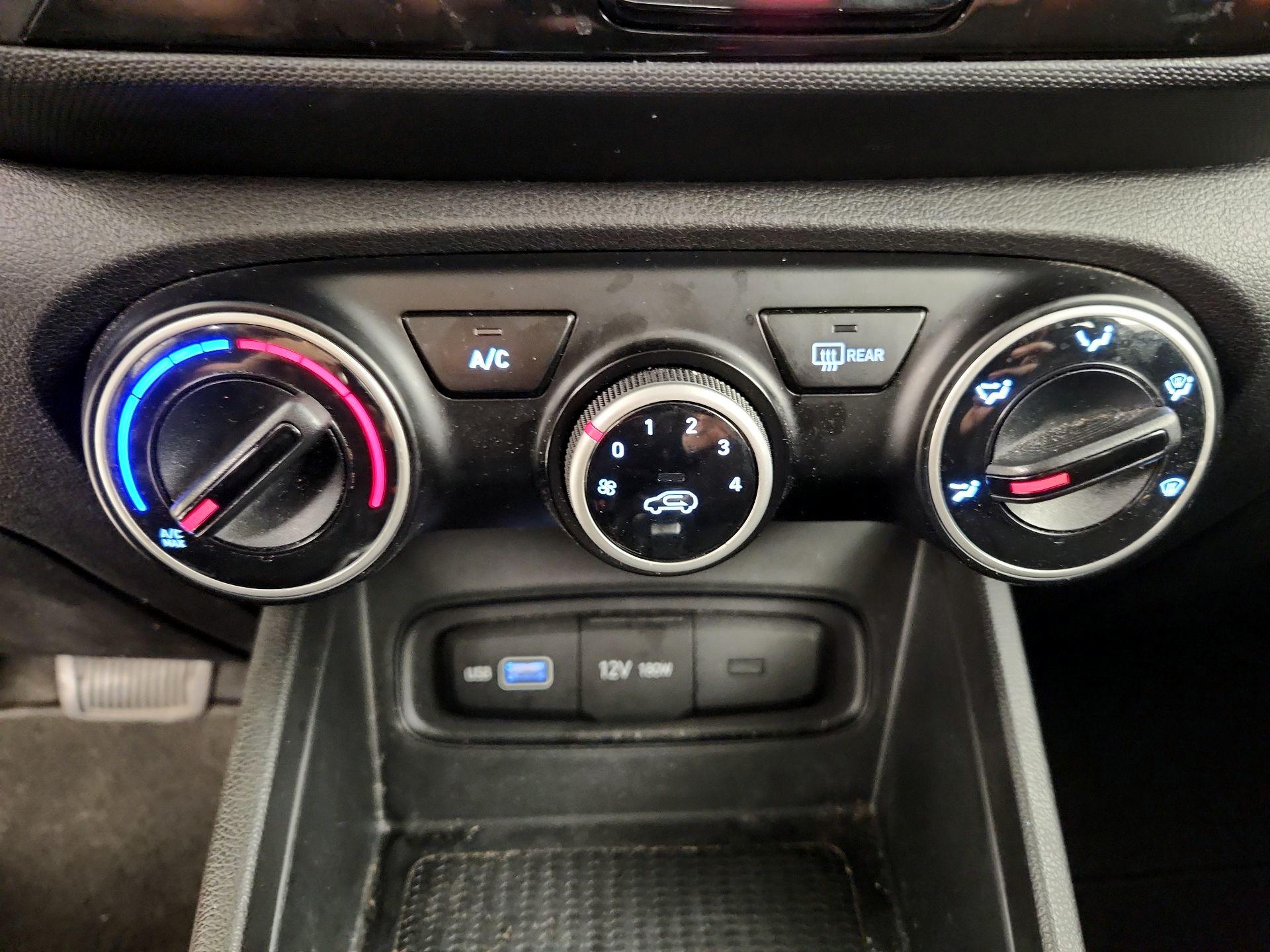 Thumbnail: 2022 Hyundai Venue - 16