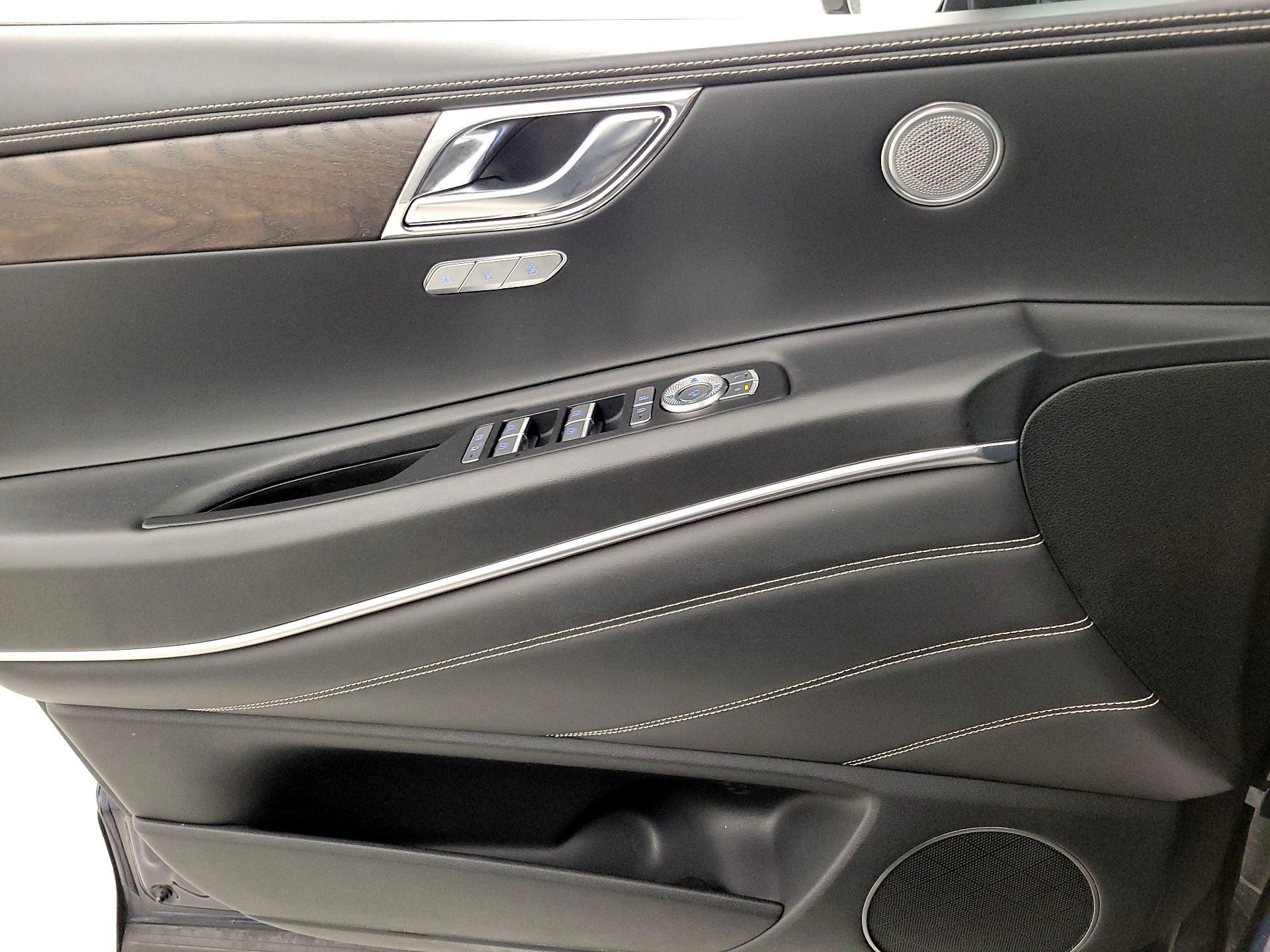 Thumbnail: 2024 Genesis GV80 - 12