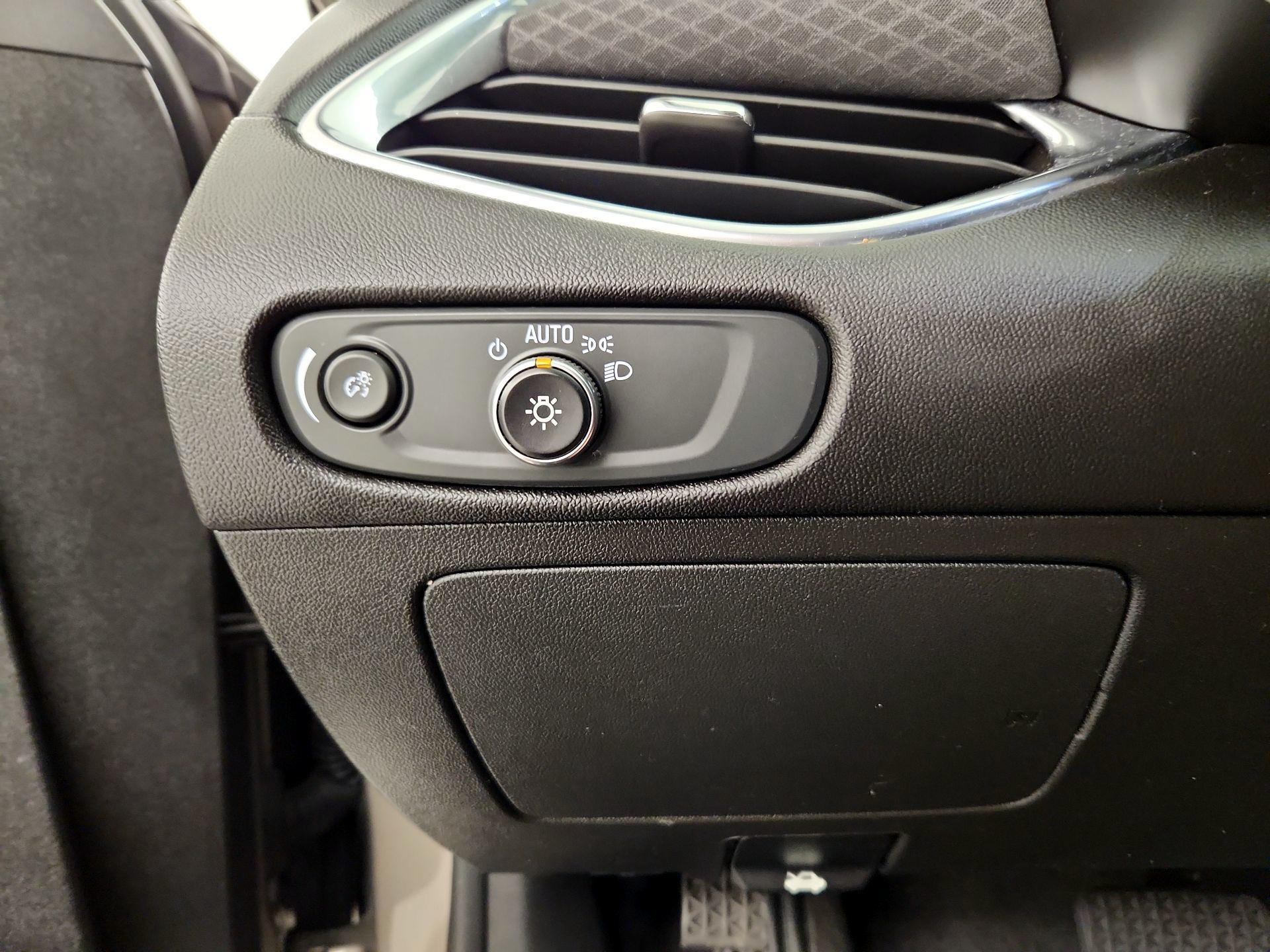 Thumbnail: 2020 Chevrolet Malibu - 13