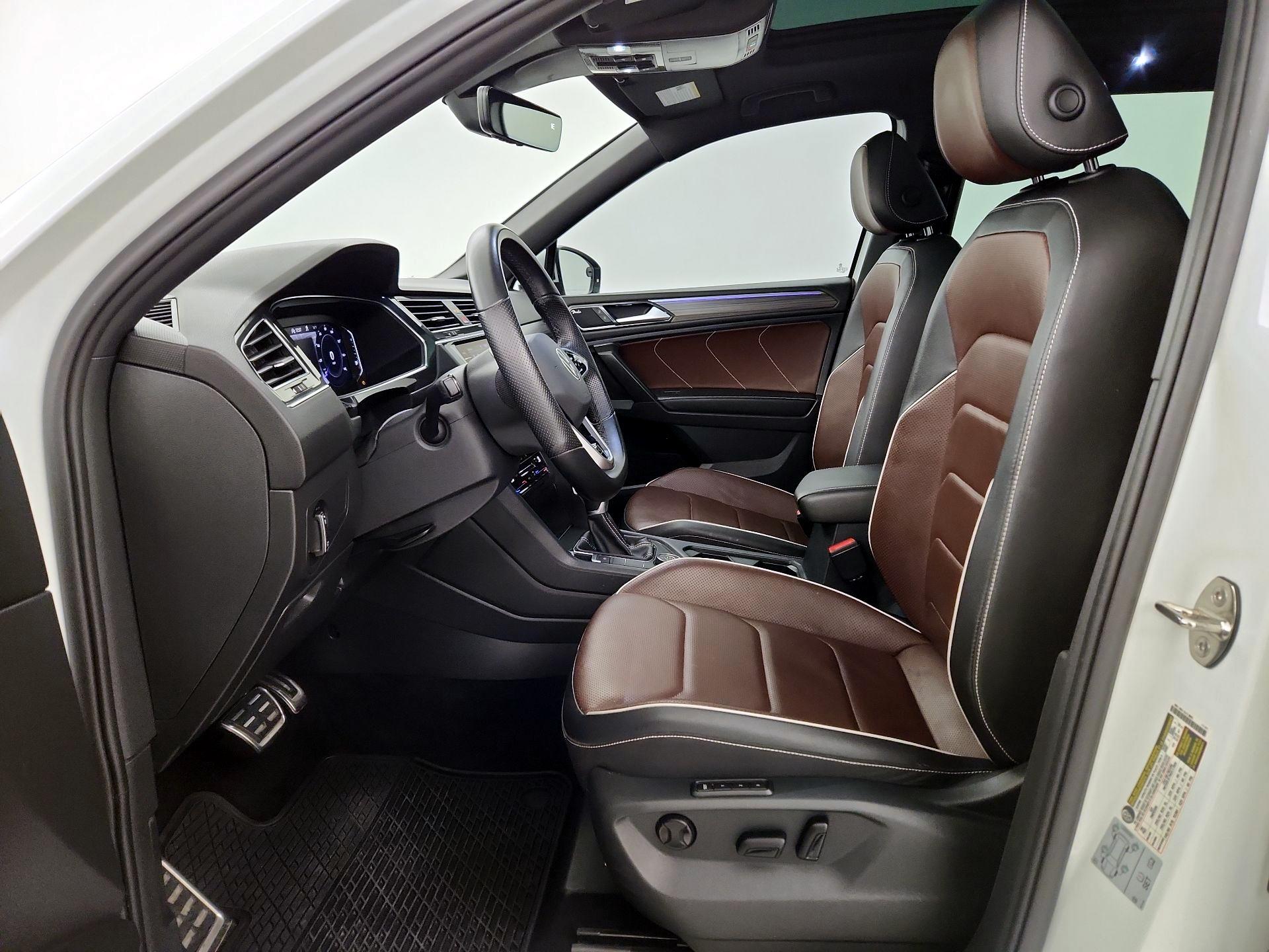 Thumbnail: 2022 Volkswagen Tiguan - 11