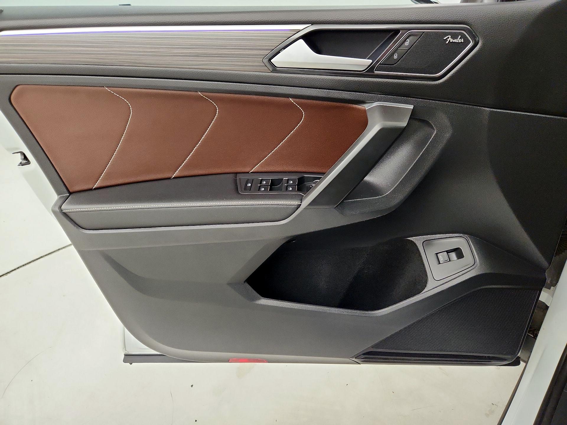 Thumbnail: 2022 Volkswagen Tiguan - 12