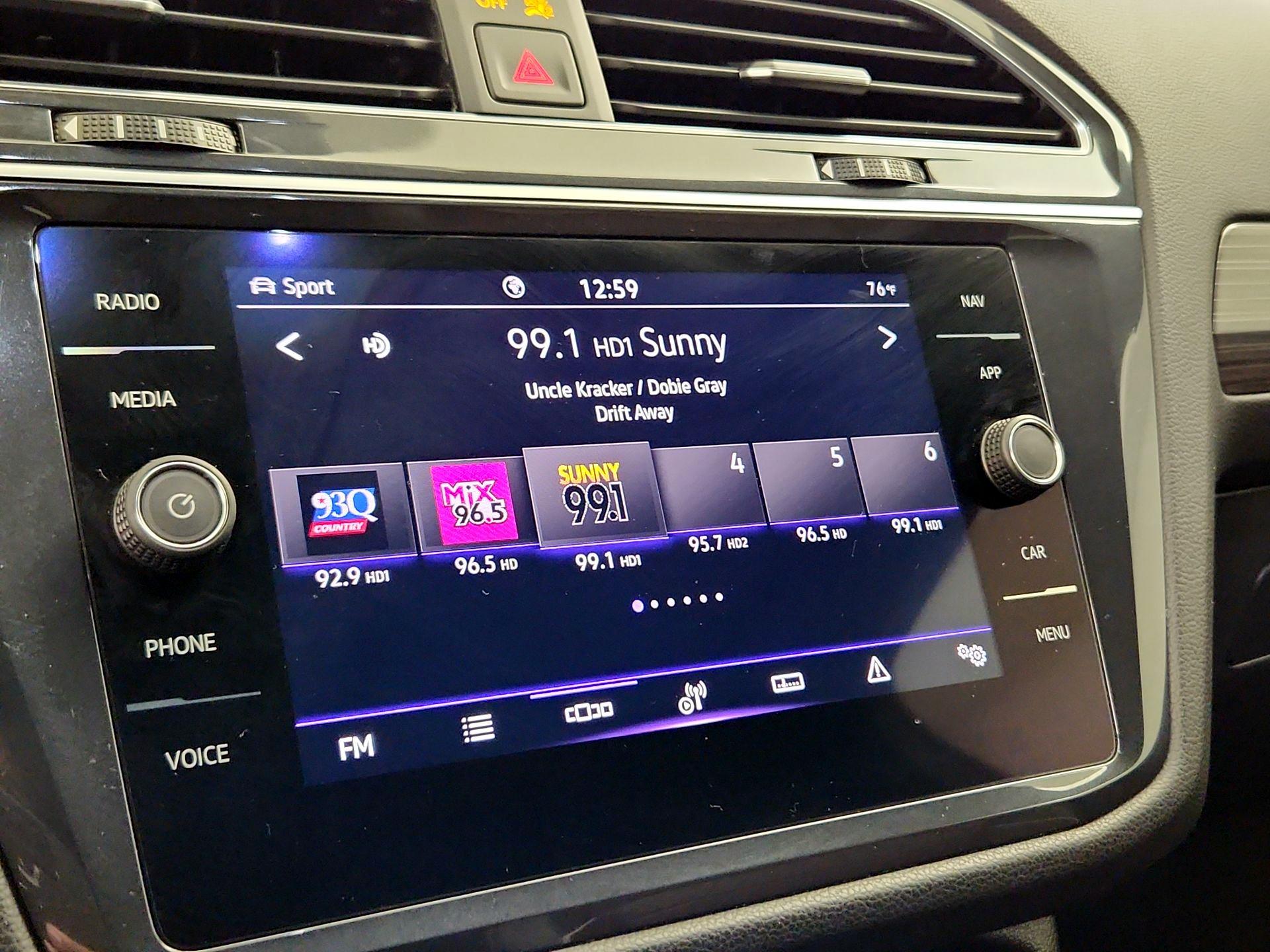 Thumbnail: 2022 Volkswagen Tiguan - 16