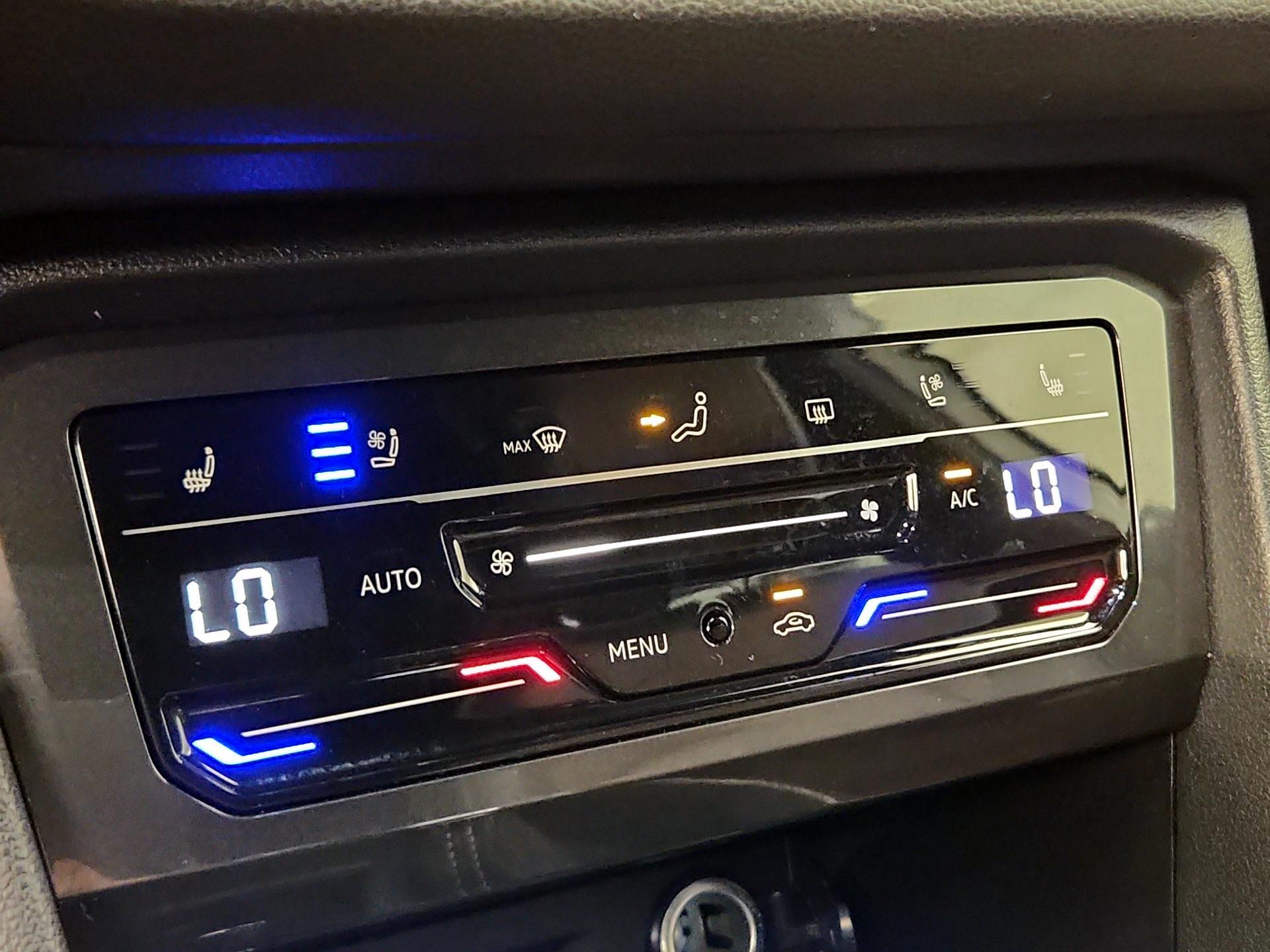 Thumbnail: 2022 Volkswagen Tiguan - 17