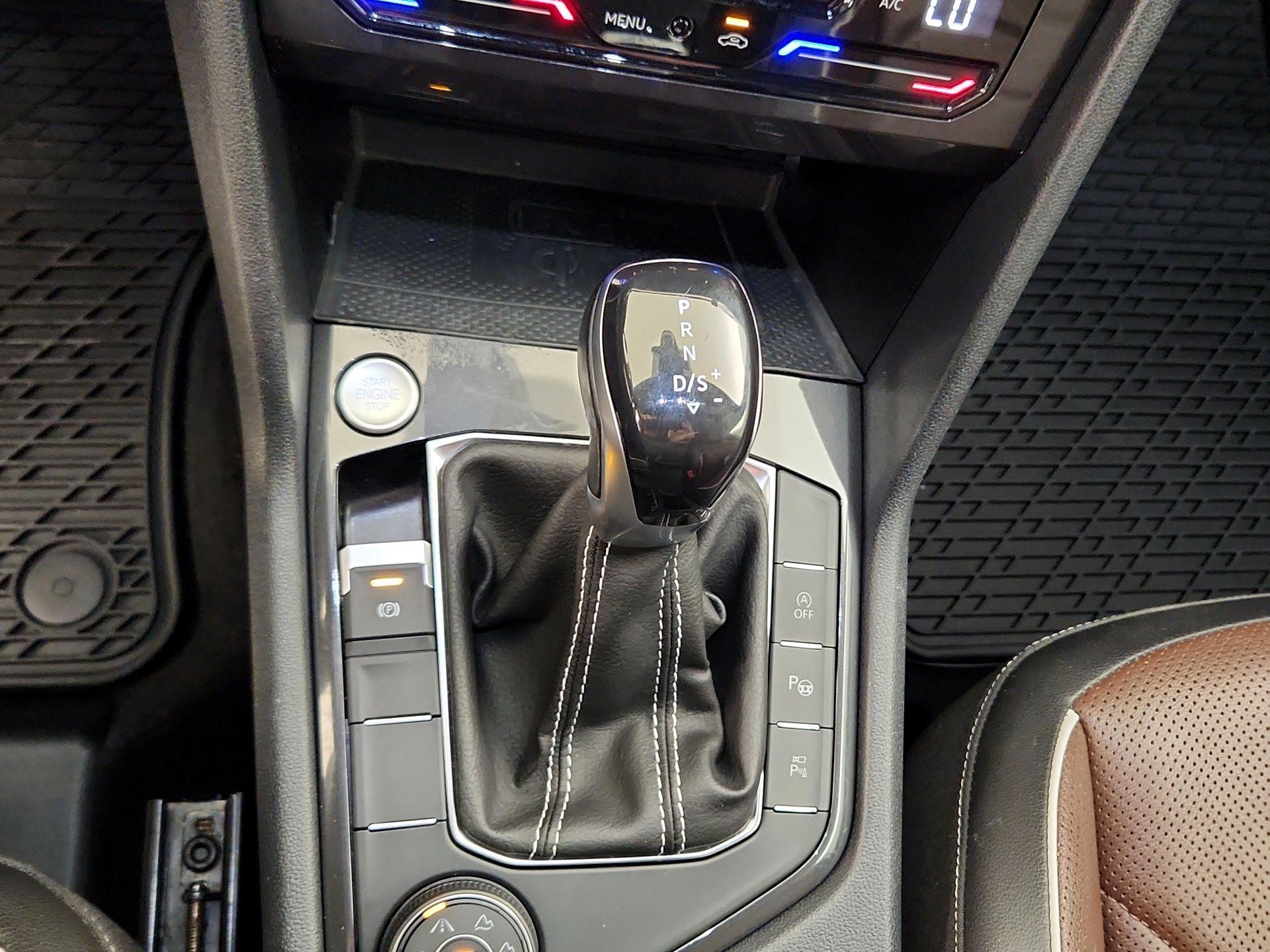 Thumbnail: 2022 Volkswagen Tiguan - 18