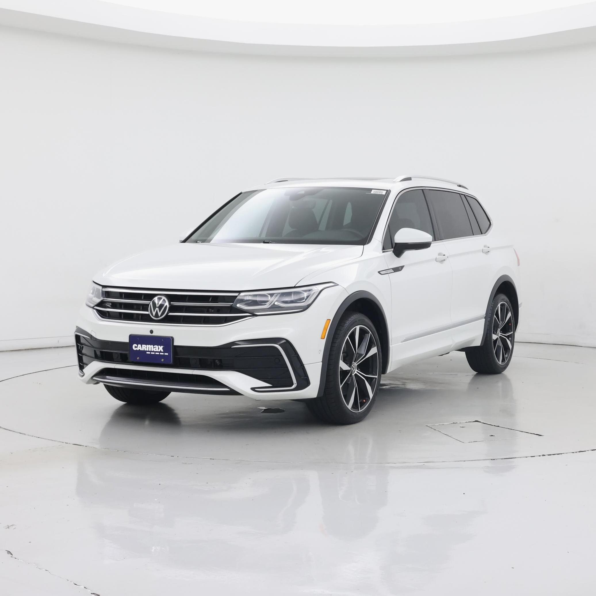 Thumbnail: 2022 Volkswagen Tiguan - 4
