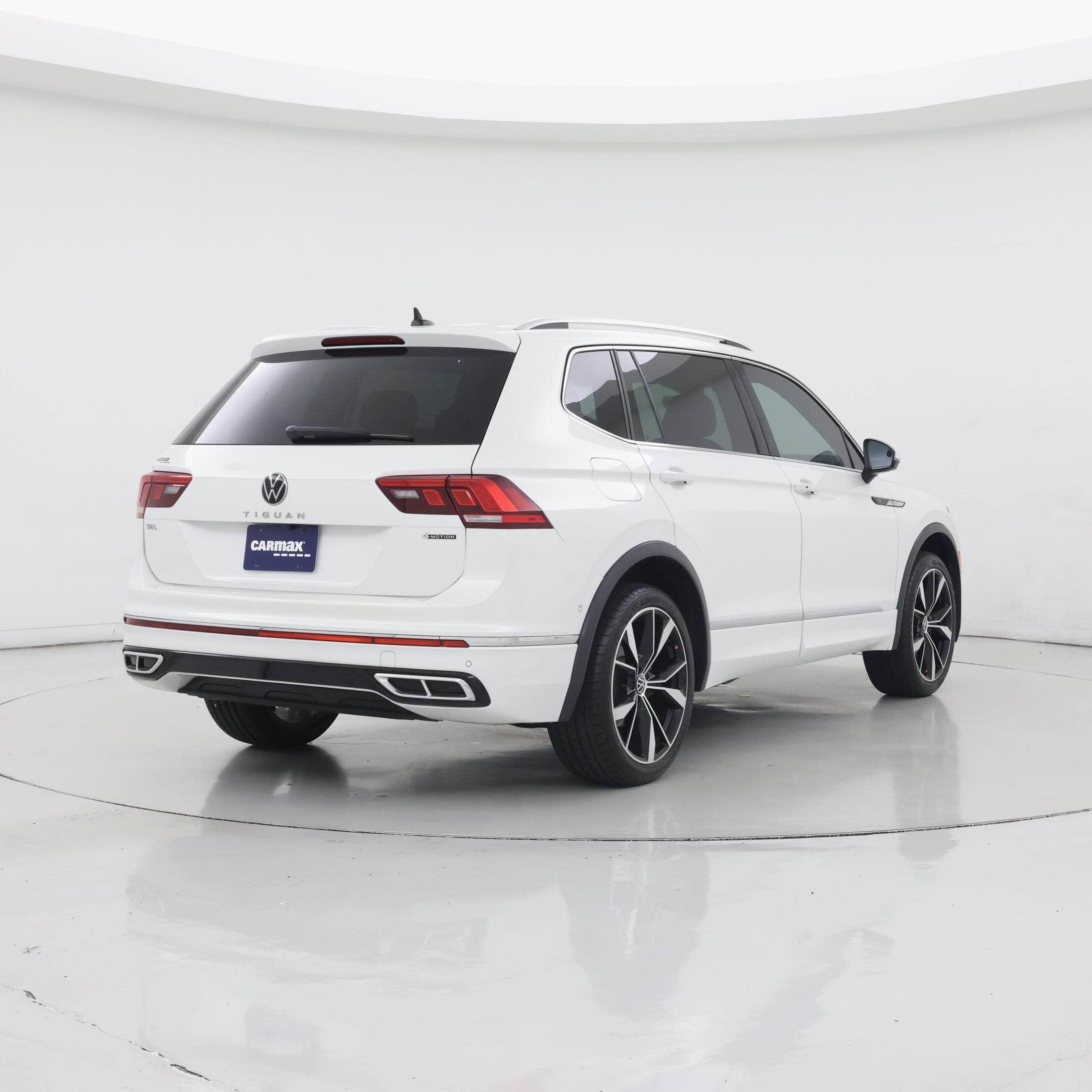 Thumbnail: 2022 Volkswagen Tiguan - 8