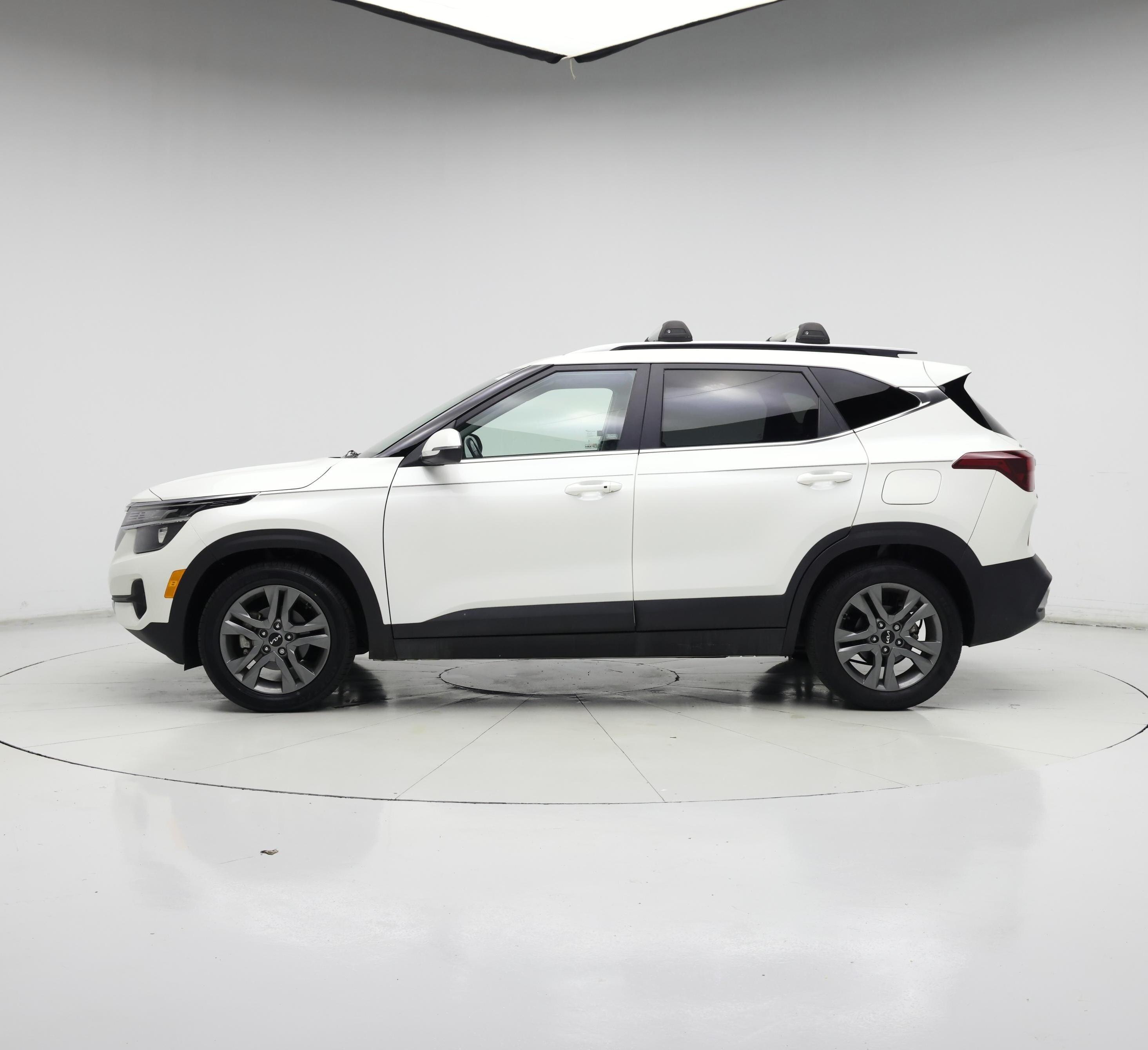 Thumbnail: 2023 Kia Seltos - 3