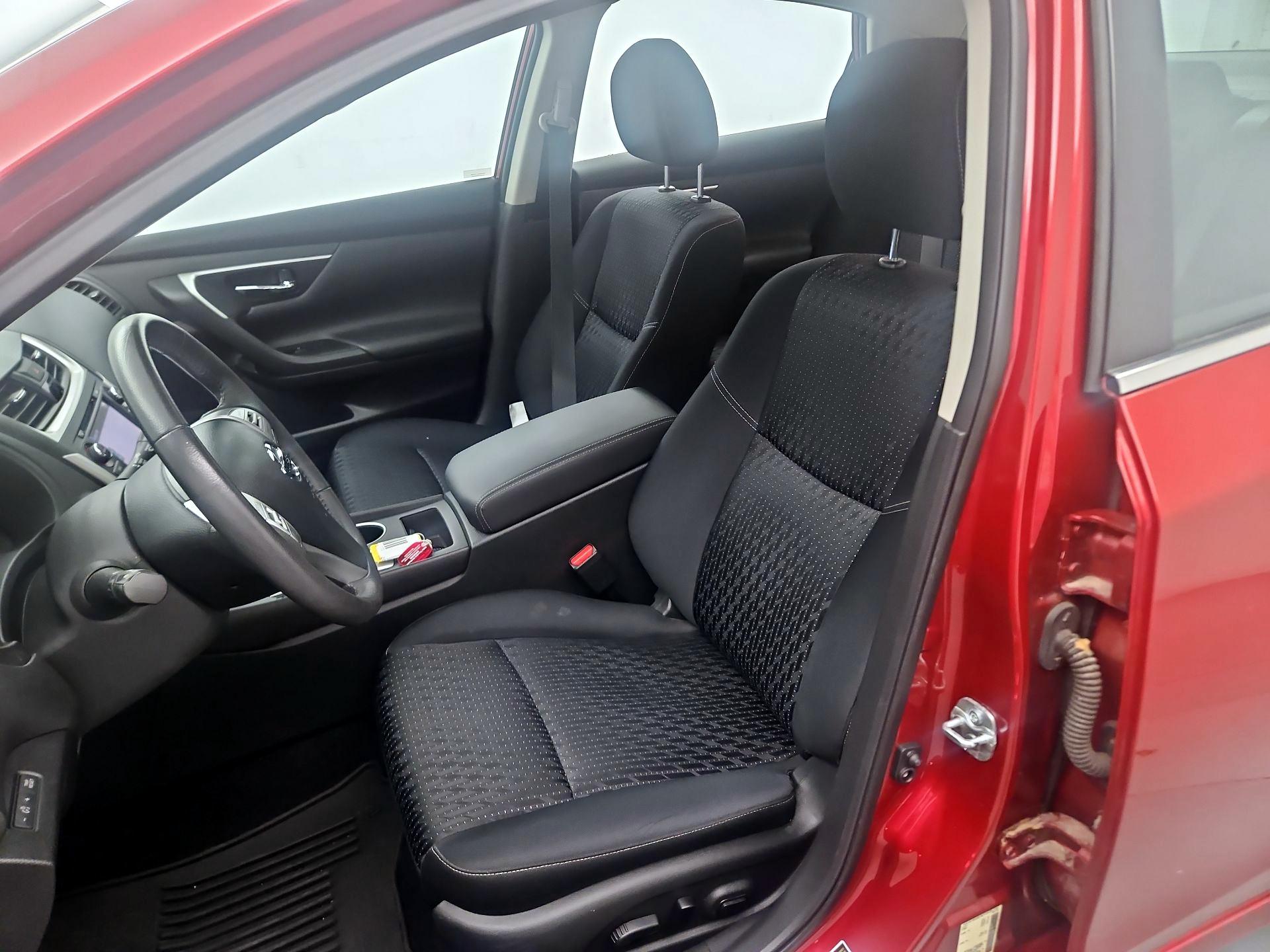 Thumbnail: 2016 Nissan Altima - 11