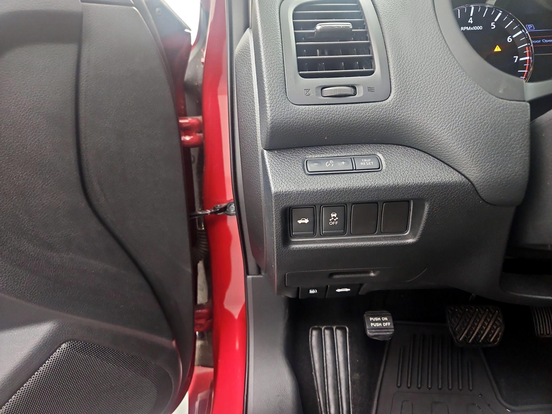 Thumbnail: 2016 Nissan Altima - 13