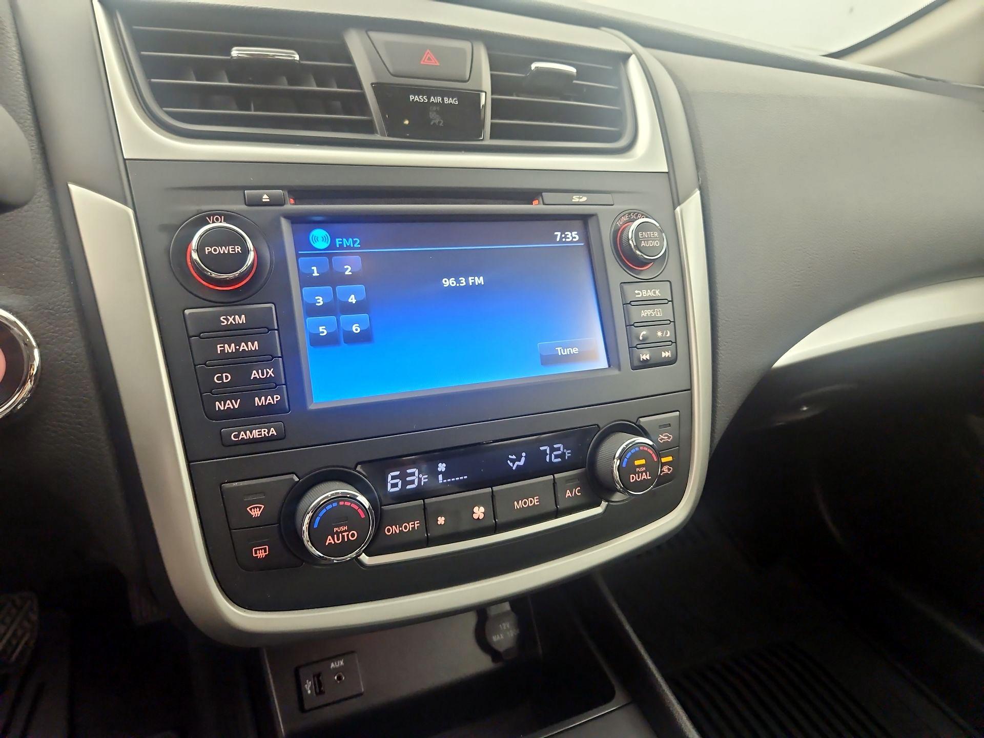 Thumbnail: 2016 Nissan Altima - 15