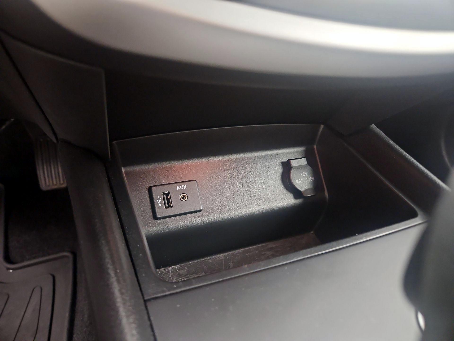 Thumbnail: 2016 Nissan Altima - 18