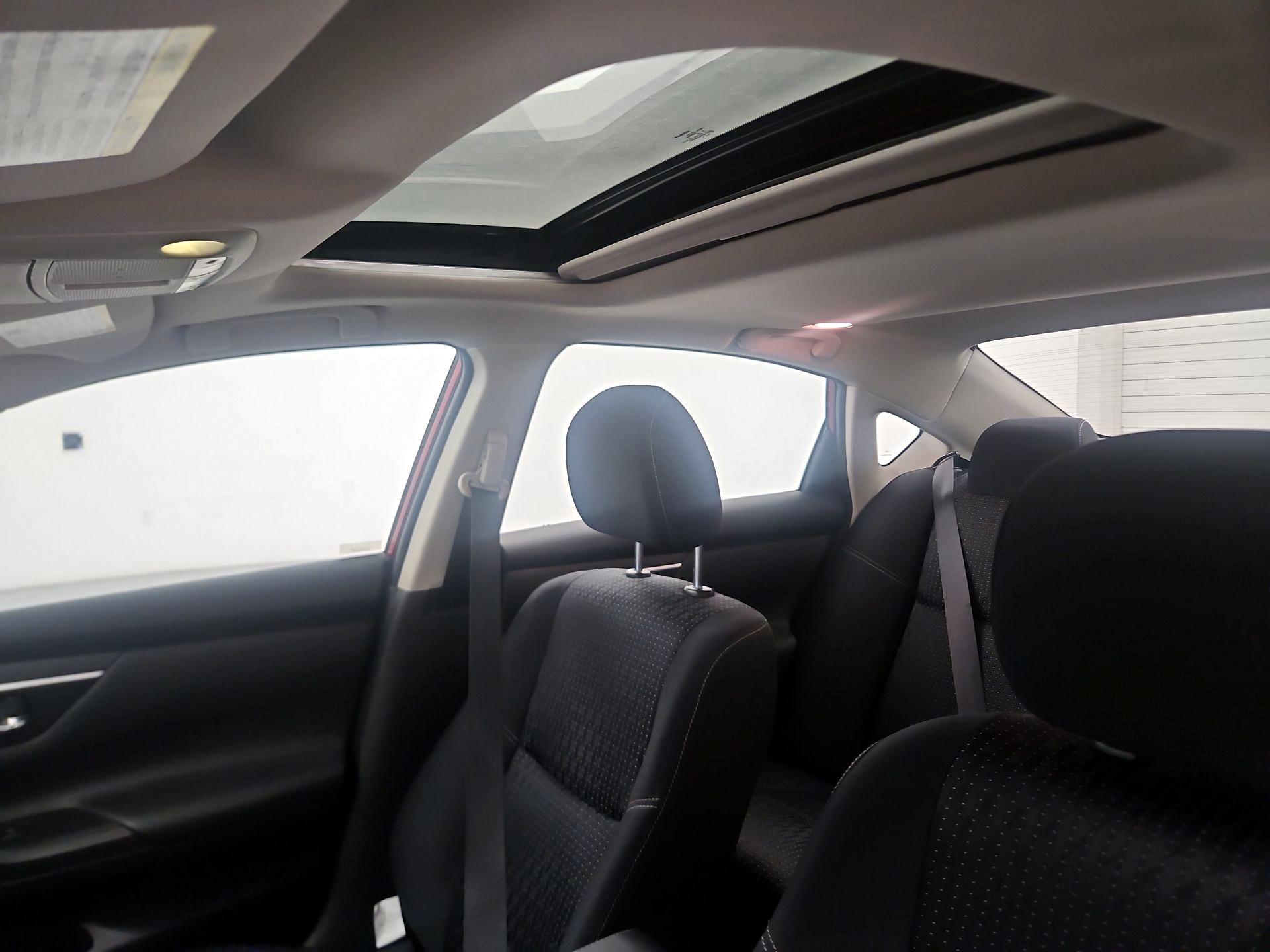 Thumbnail: 2016 Nissan Altima - 19