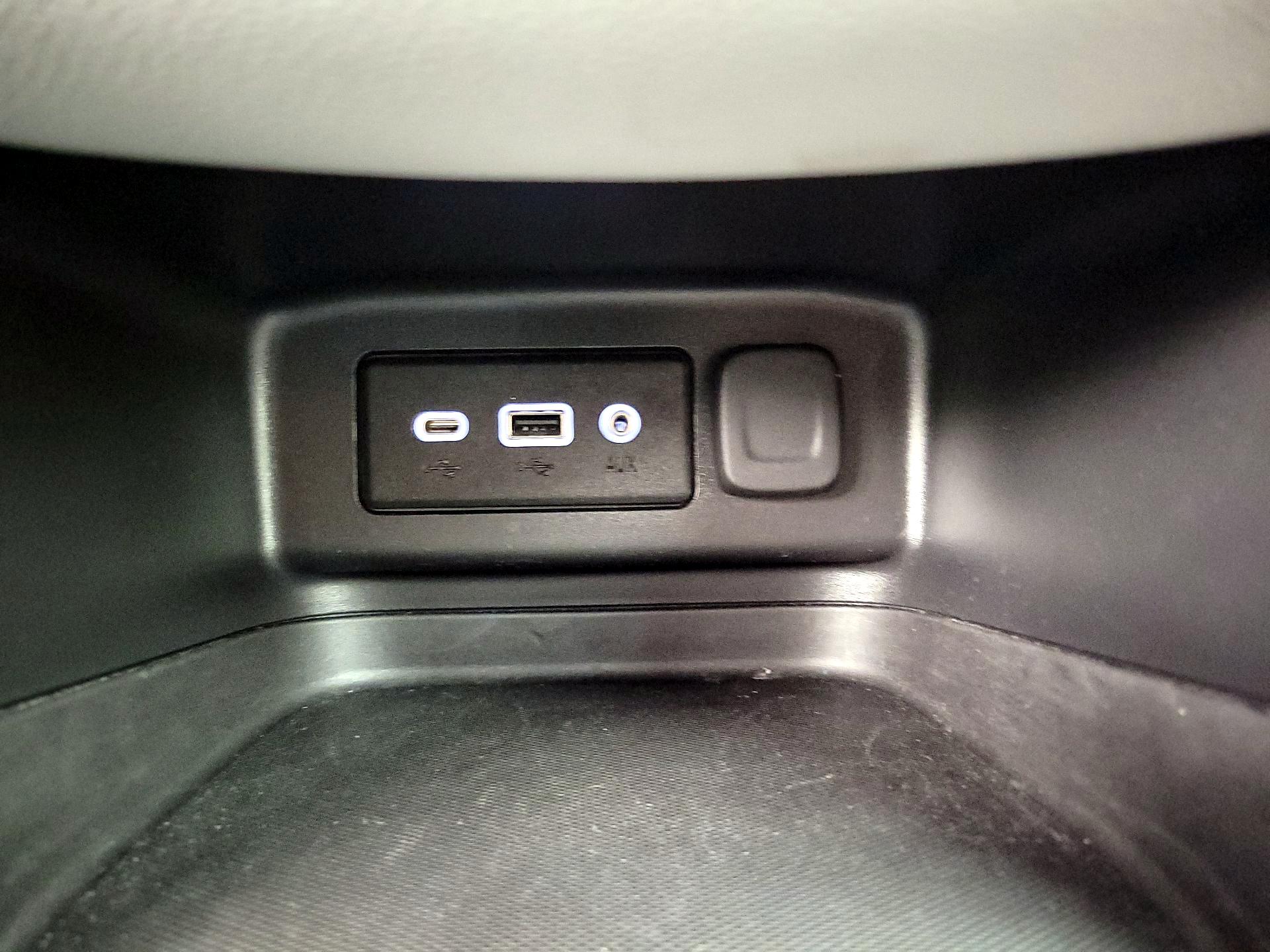 Thumbnail: 2021 Chevrolet Equinox - 18