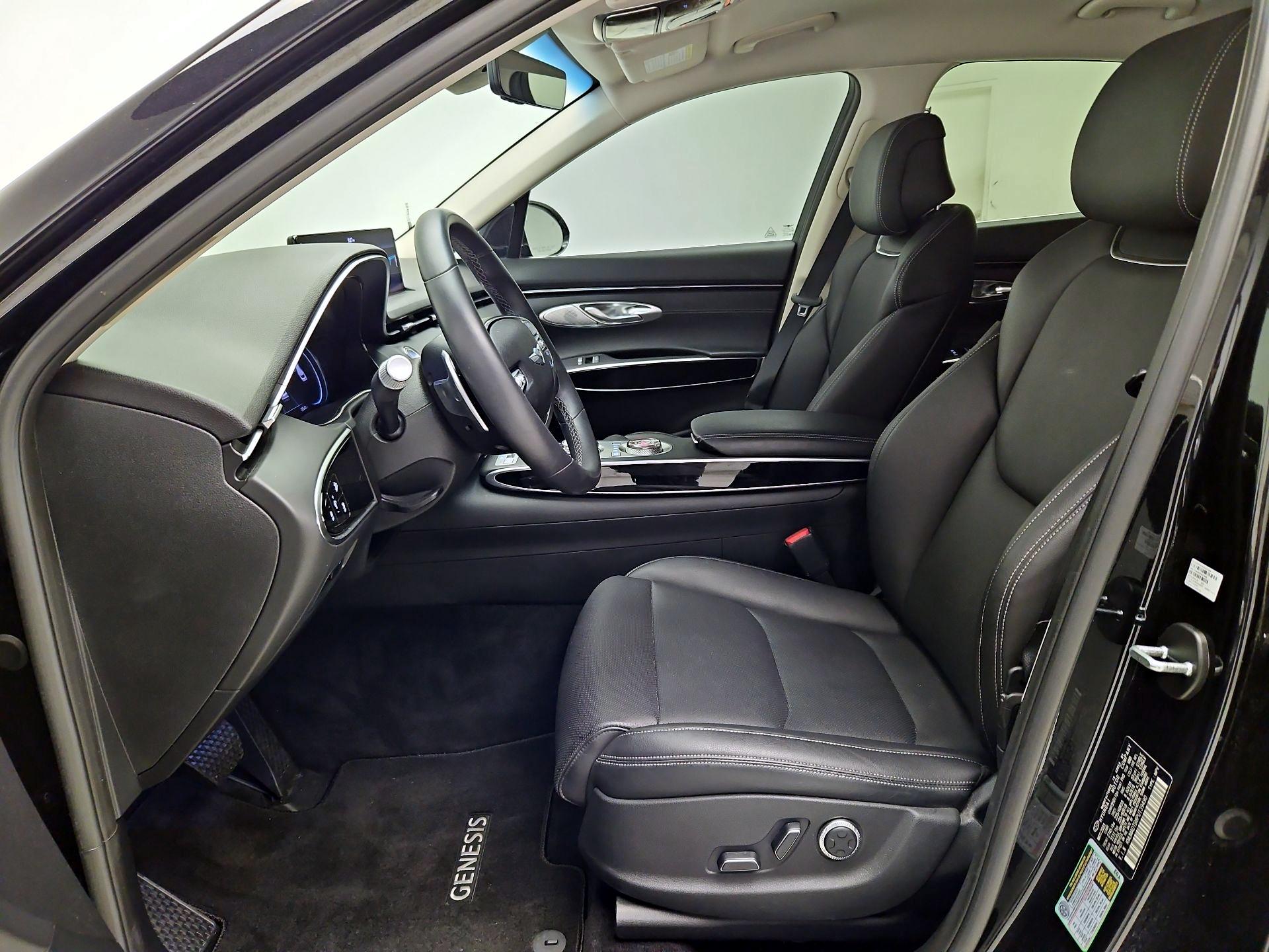 Thumbnail: 2023 Genesis GV70 - 11