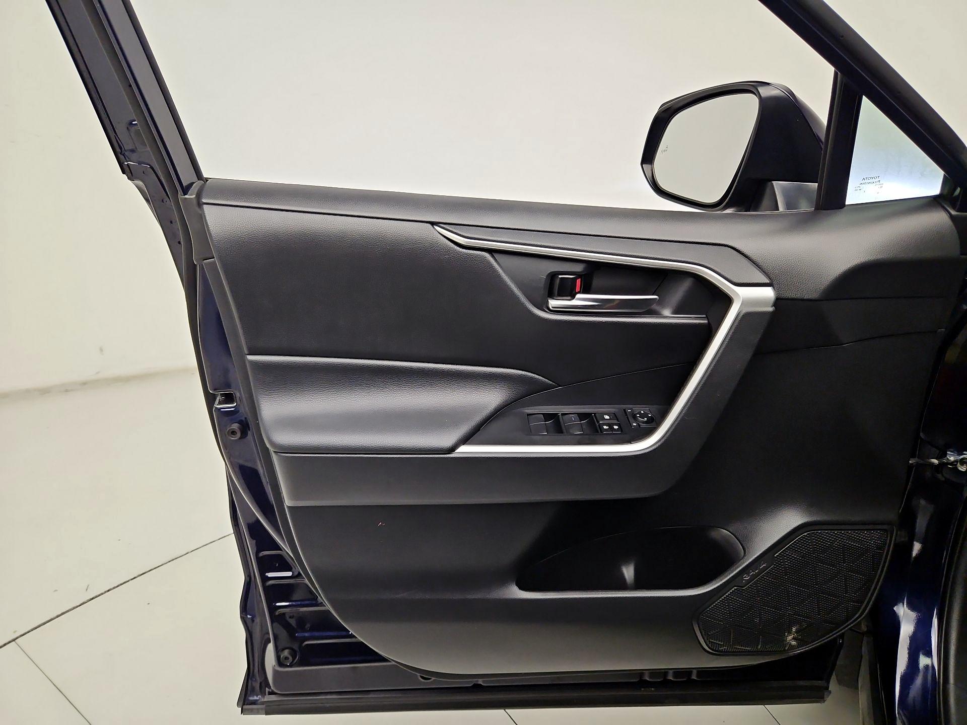 Thumbnail: 2021 Toyota RAV4 - 12