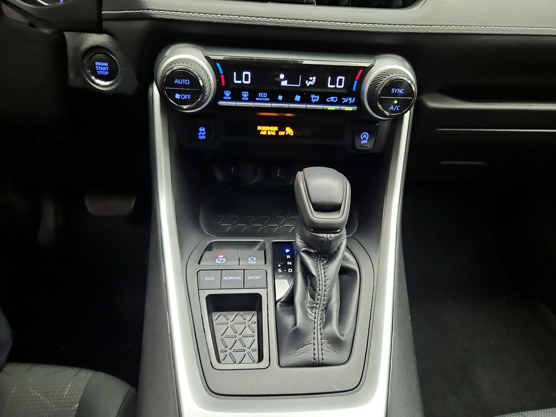 Thumbnail: 2021 Toyota RAV4 - 16