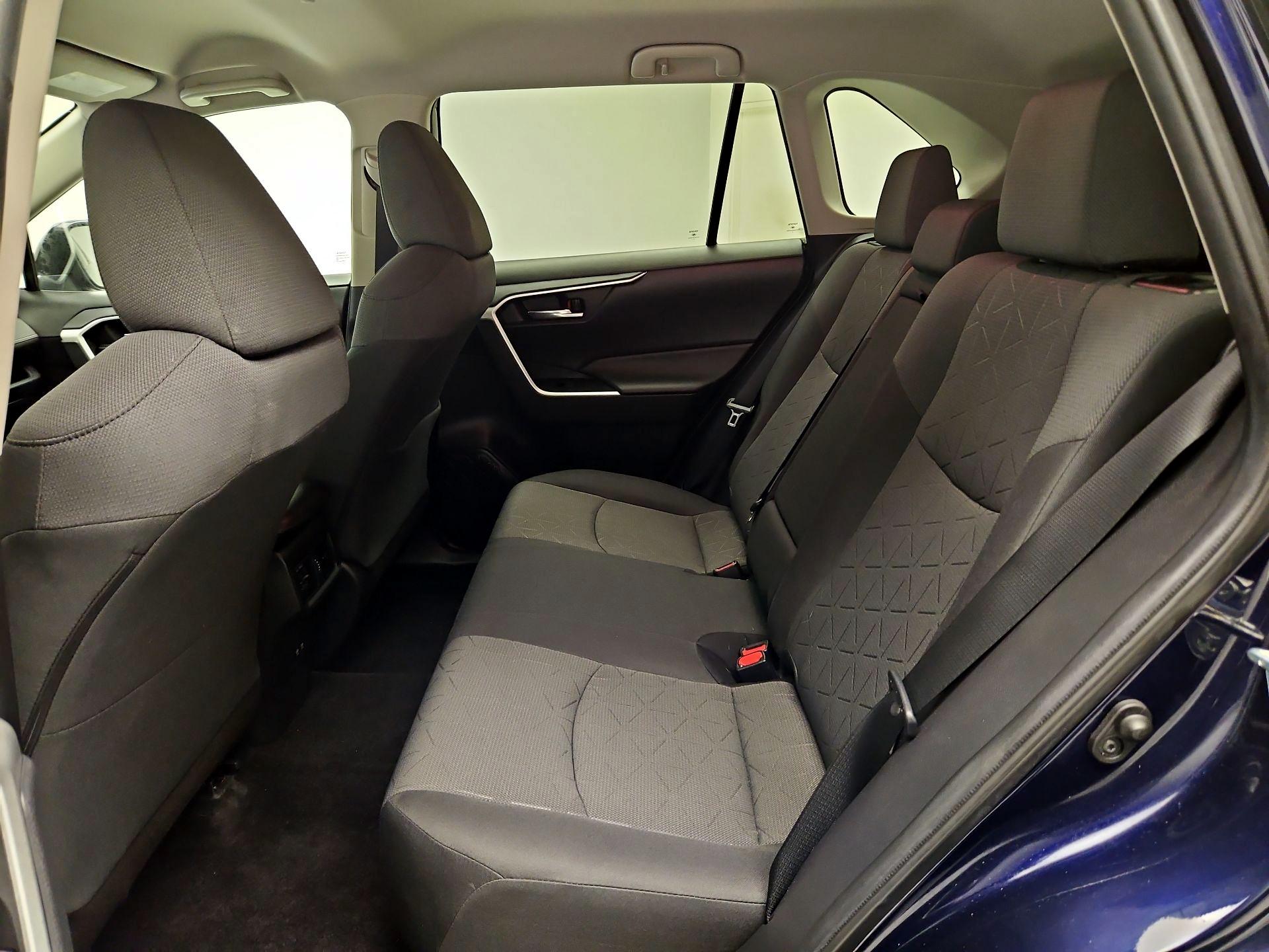 Thumbnail: 2021 Toyota RAV4 - 17