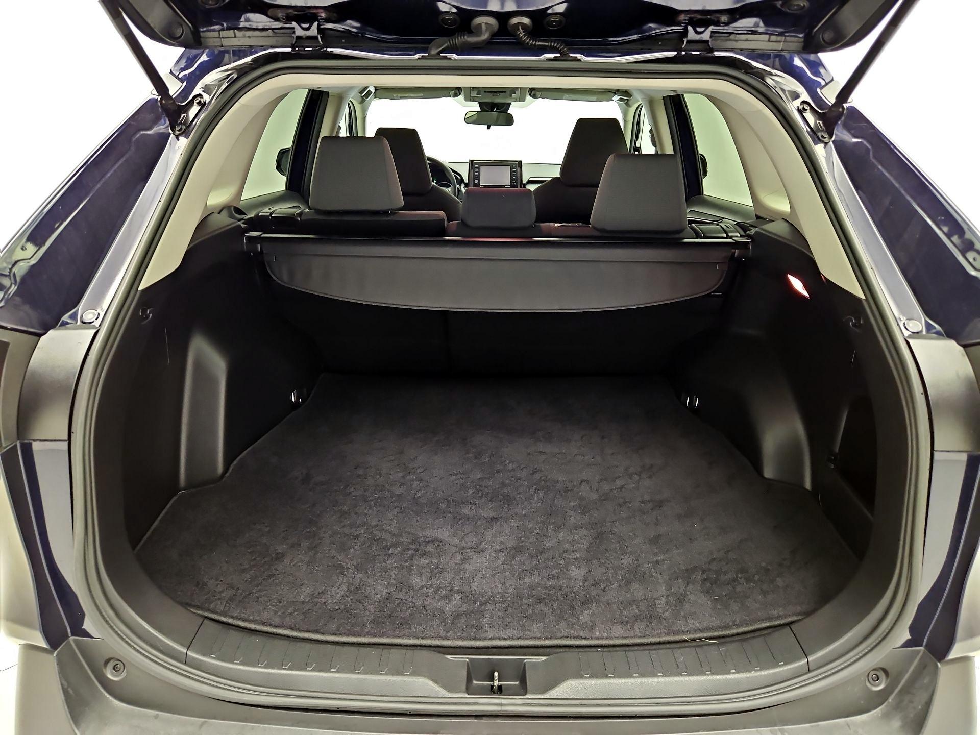 Thumbnail: 2021 Toyota RAV4 - 18