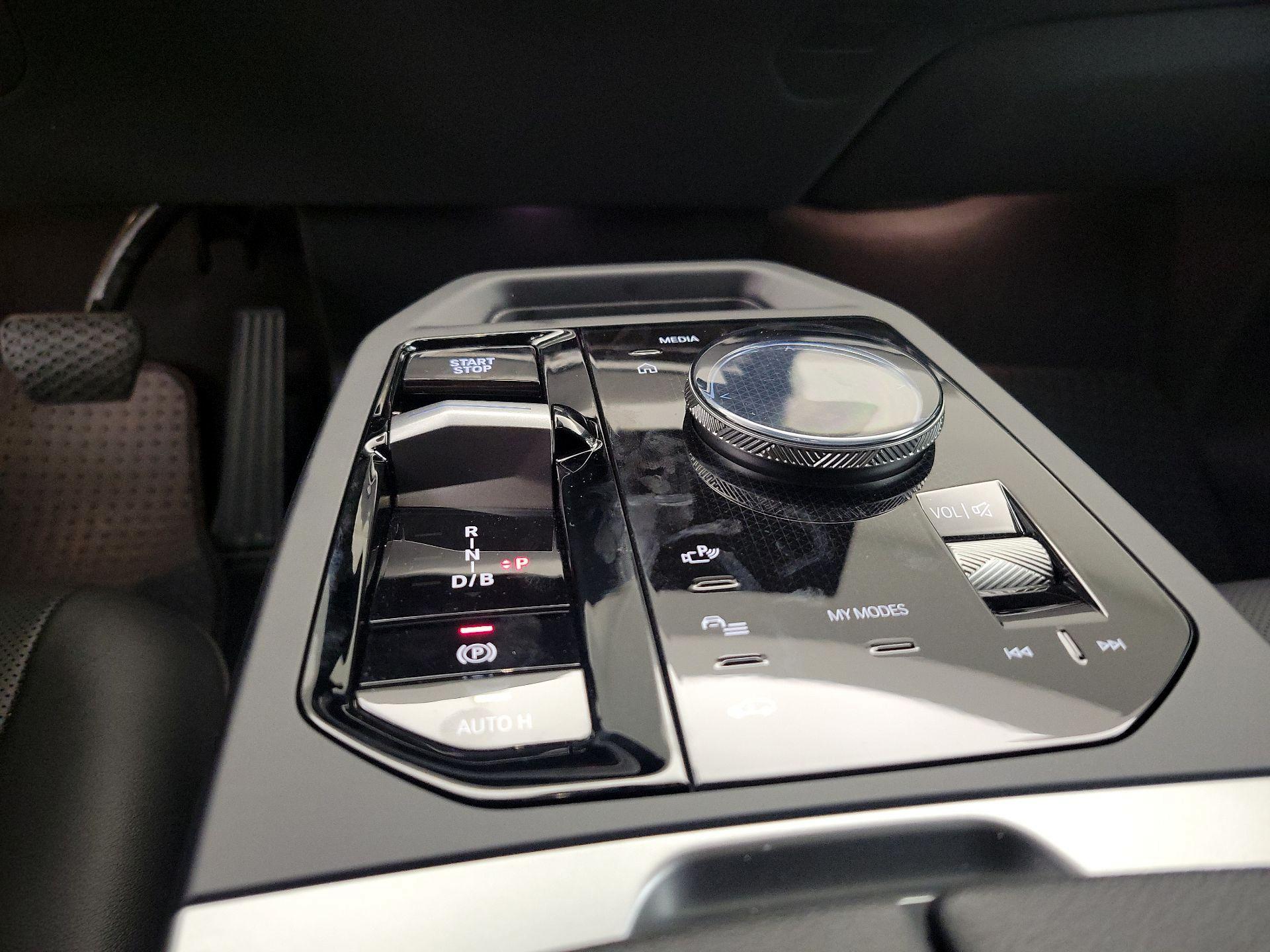 Thumbnail: 2025 BMW iX - 17