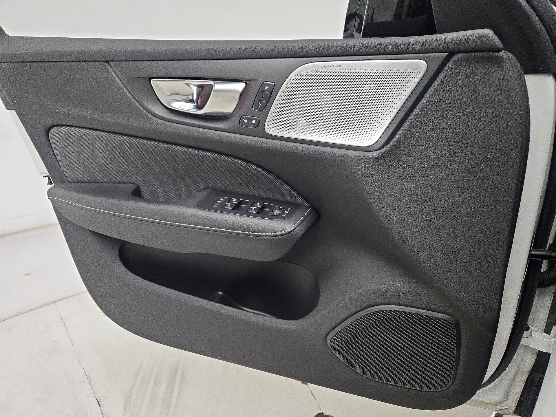 Thumbnail: 2021 Volvo V60 - 12