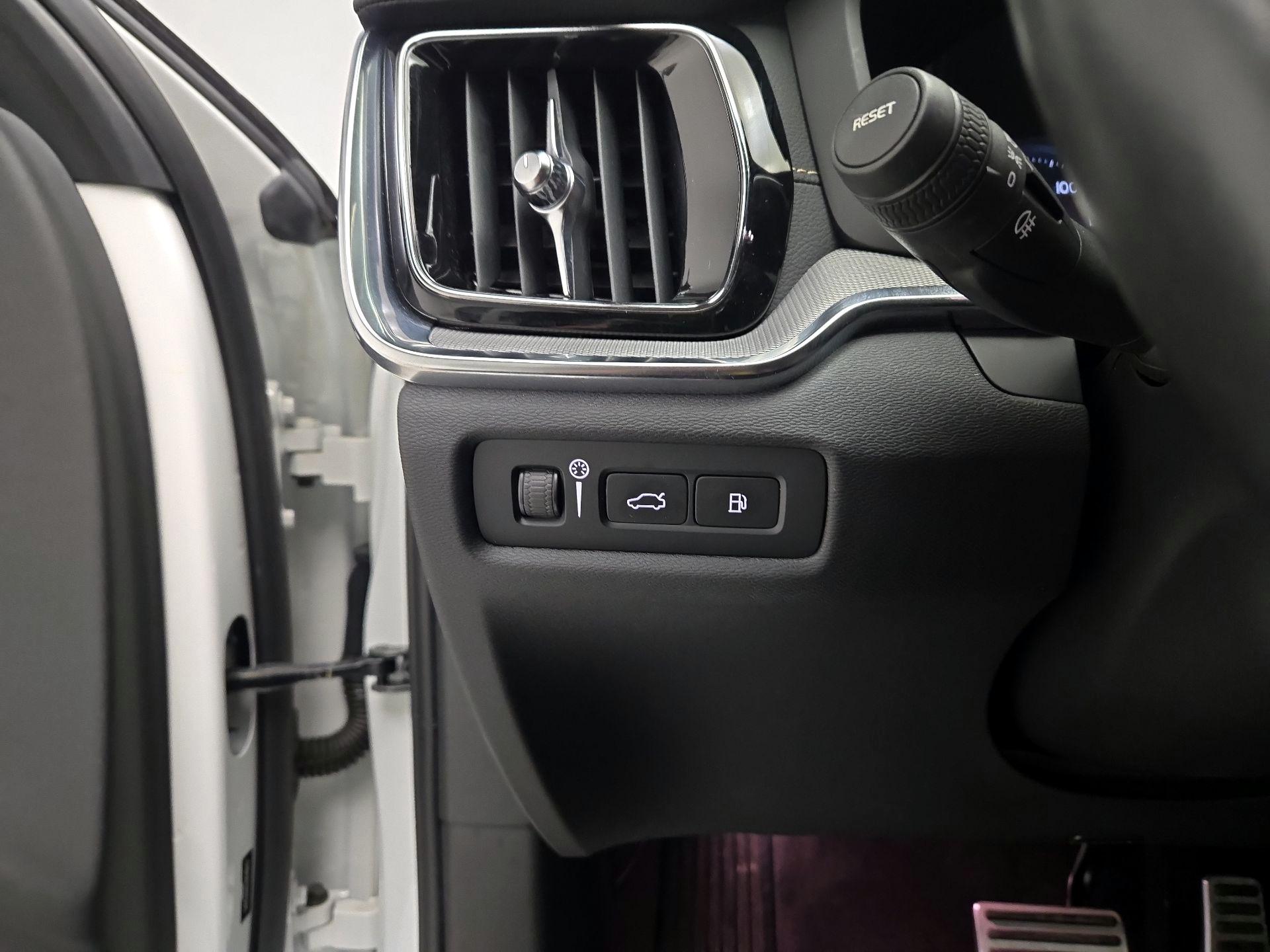 Thumbnail: 2021 Volvo V60 - 13