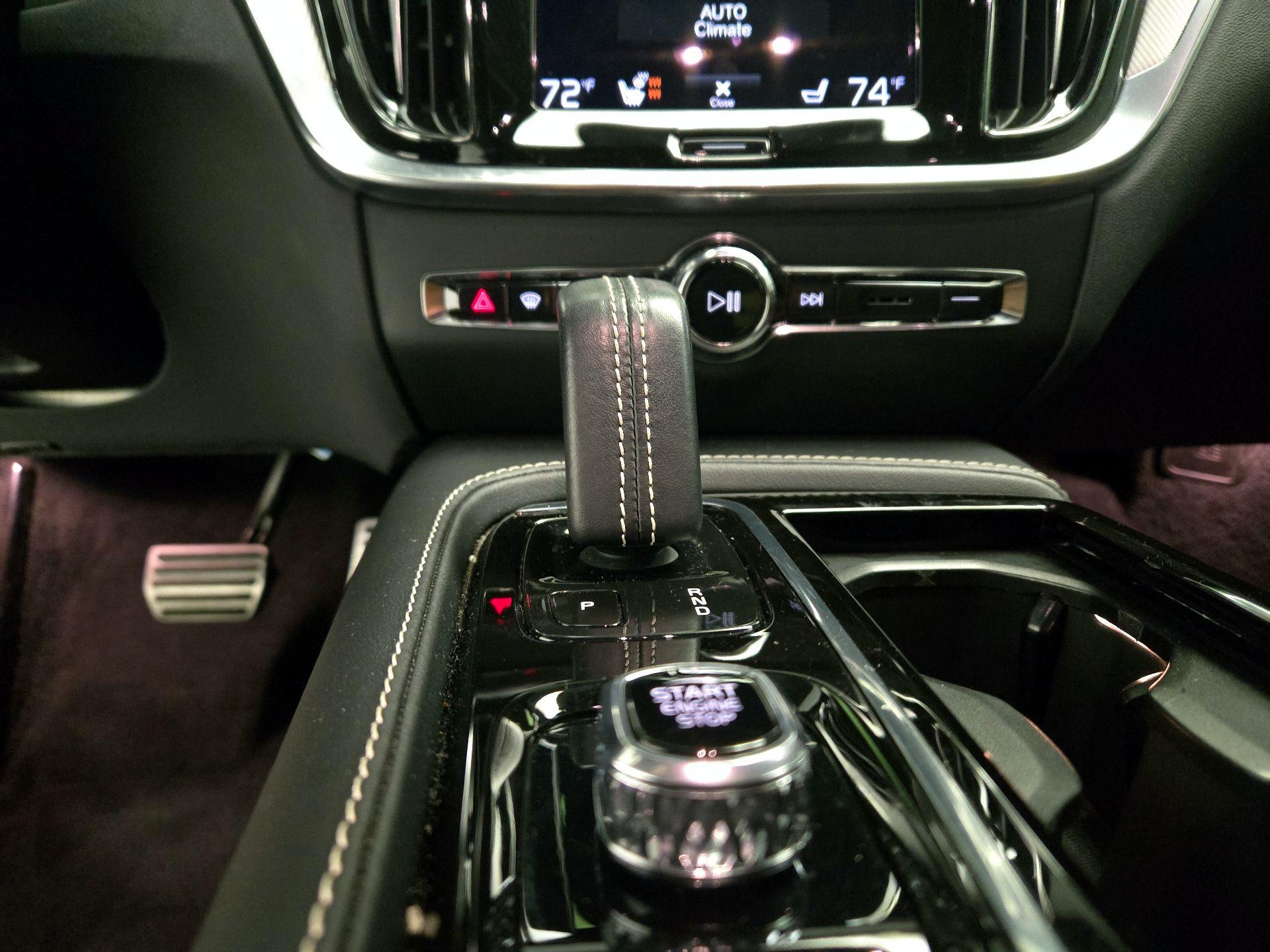 Thumbnail: 2021 Volvo V60 - 18