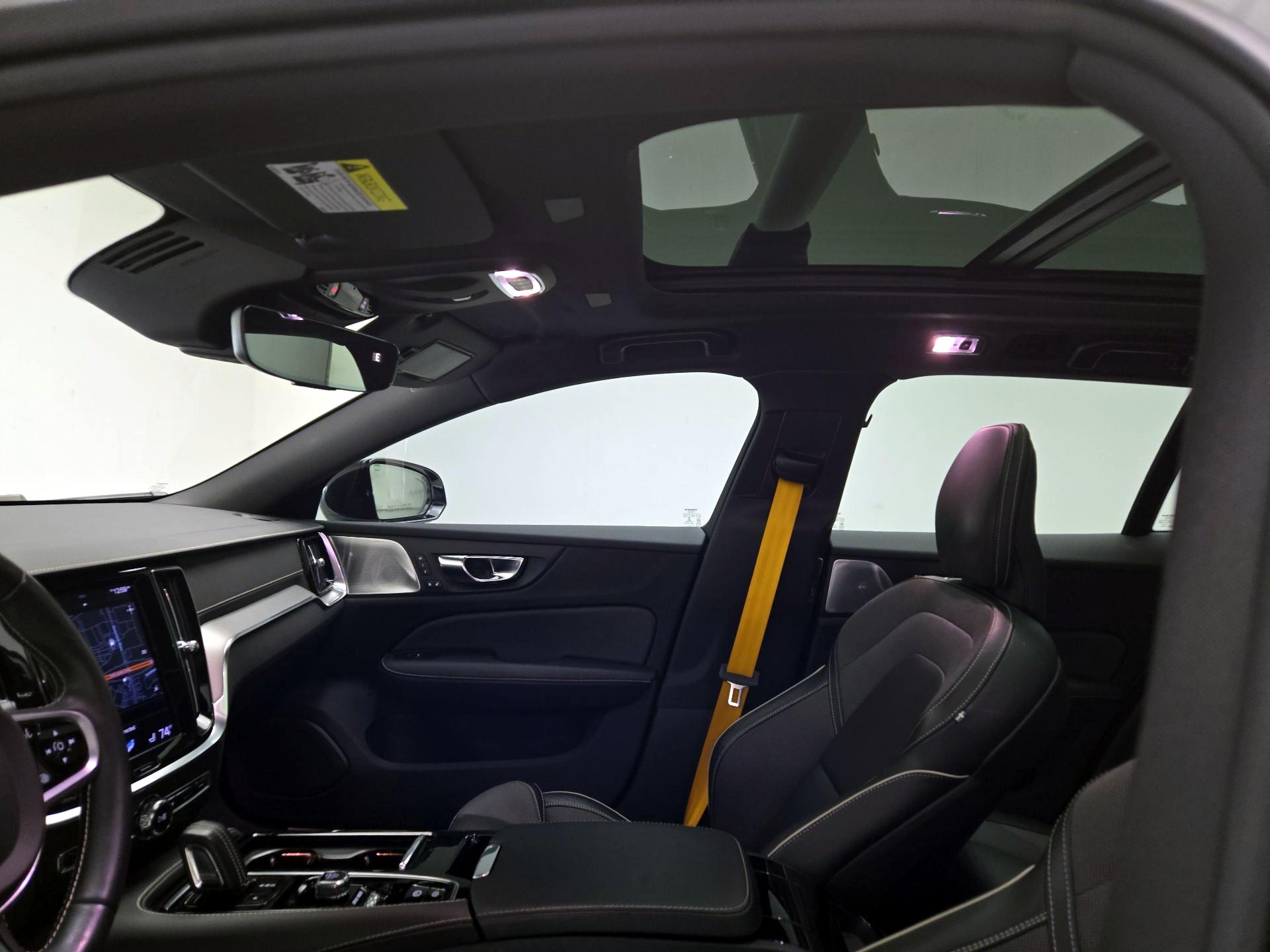 Thumbnail: 2021 Volvo V60 - 20