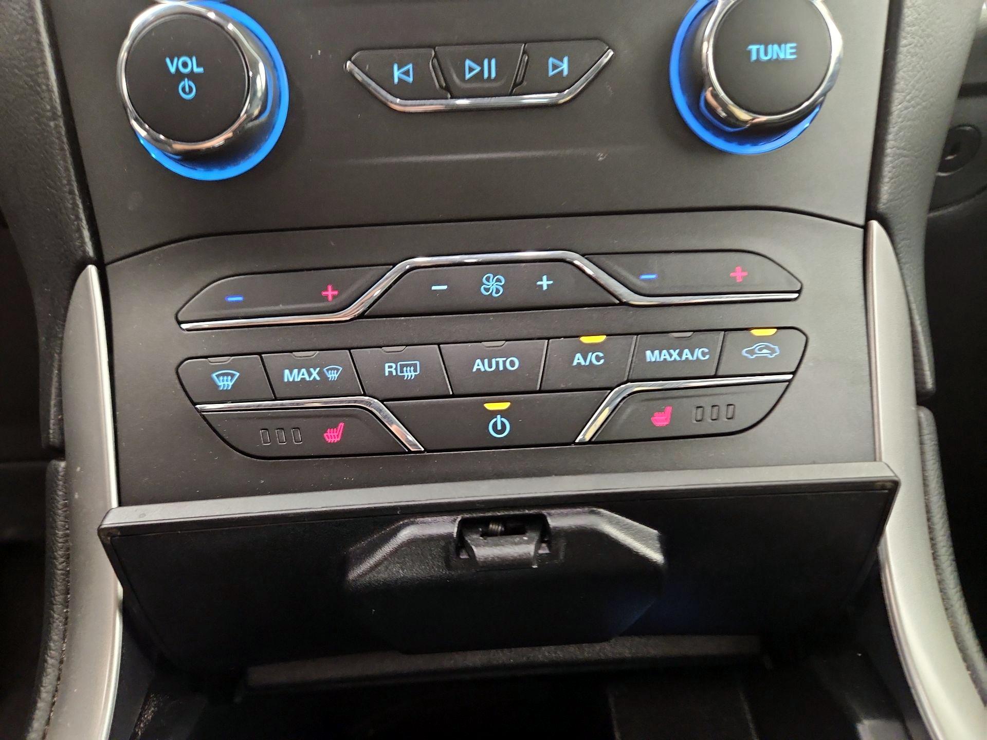 Thumbnail: 2019 Ford Edge - 14