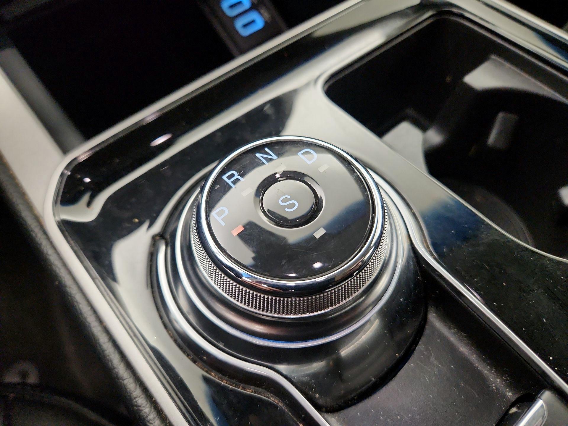 Thumbnail: 2019 Ford Edge - 15