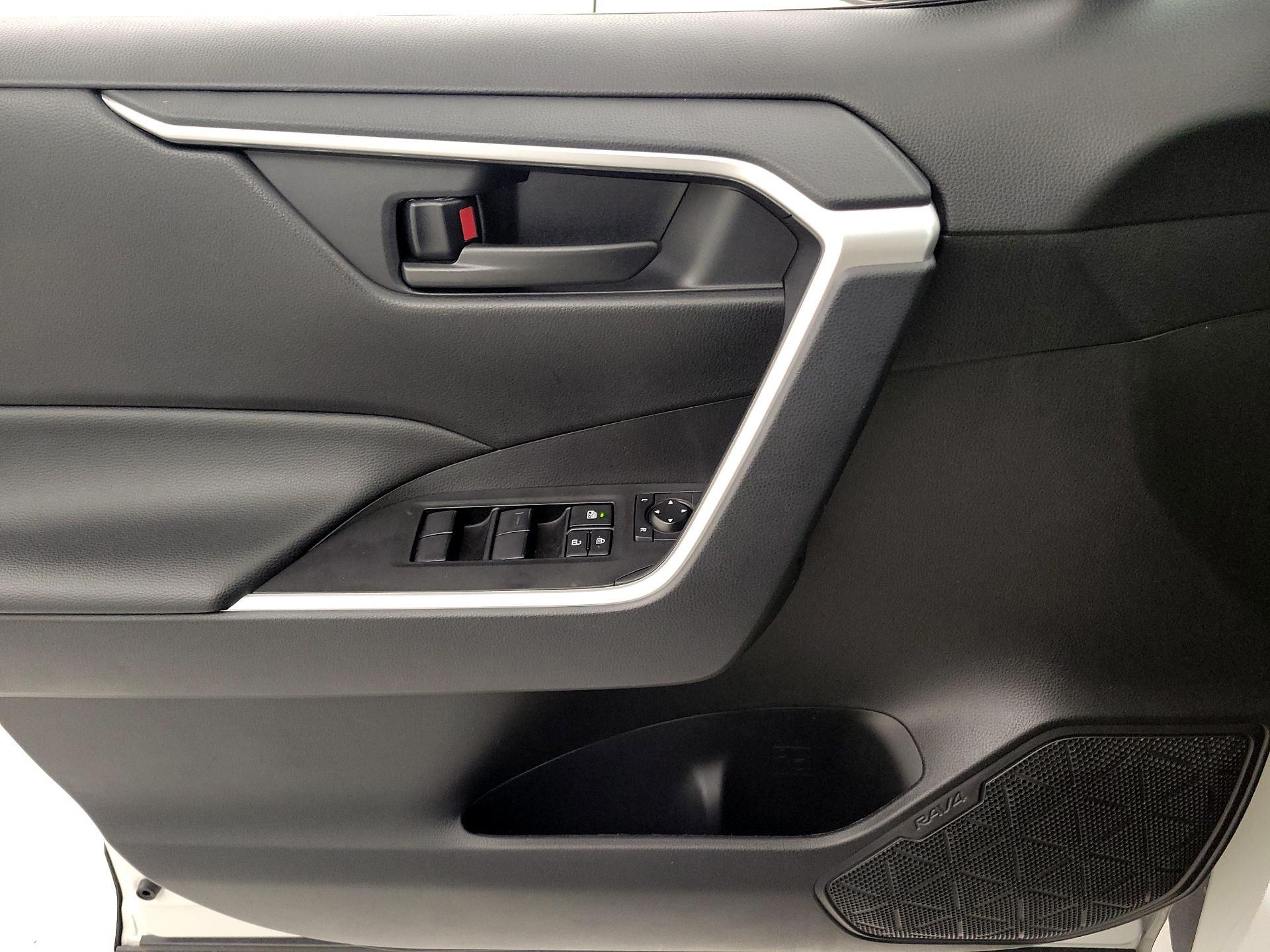 Thumbnail: 2025 Toyota RAV4 - 12