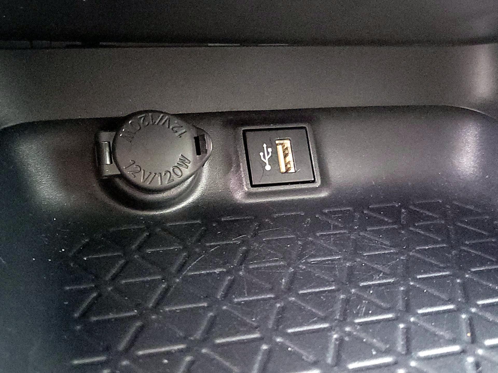 Thumbnail: 2025 Toyota RAV4 - 18