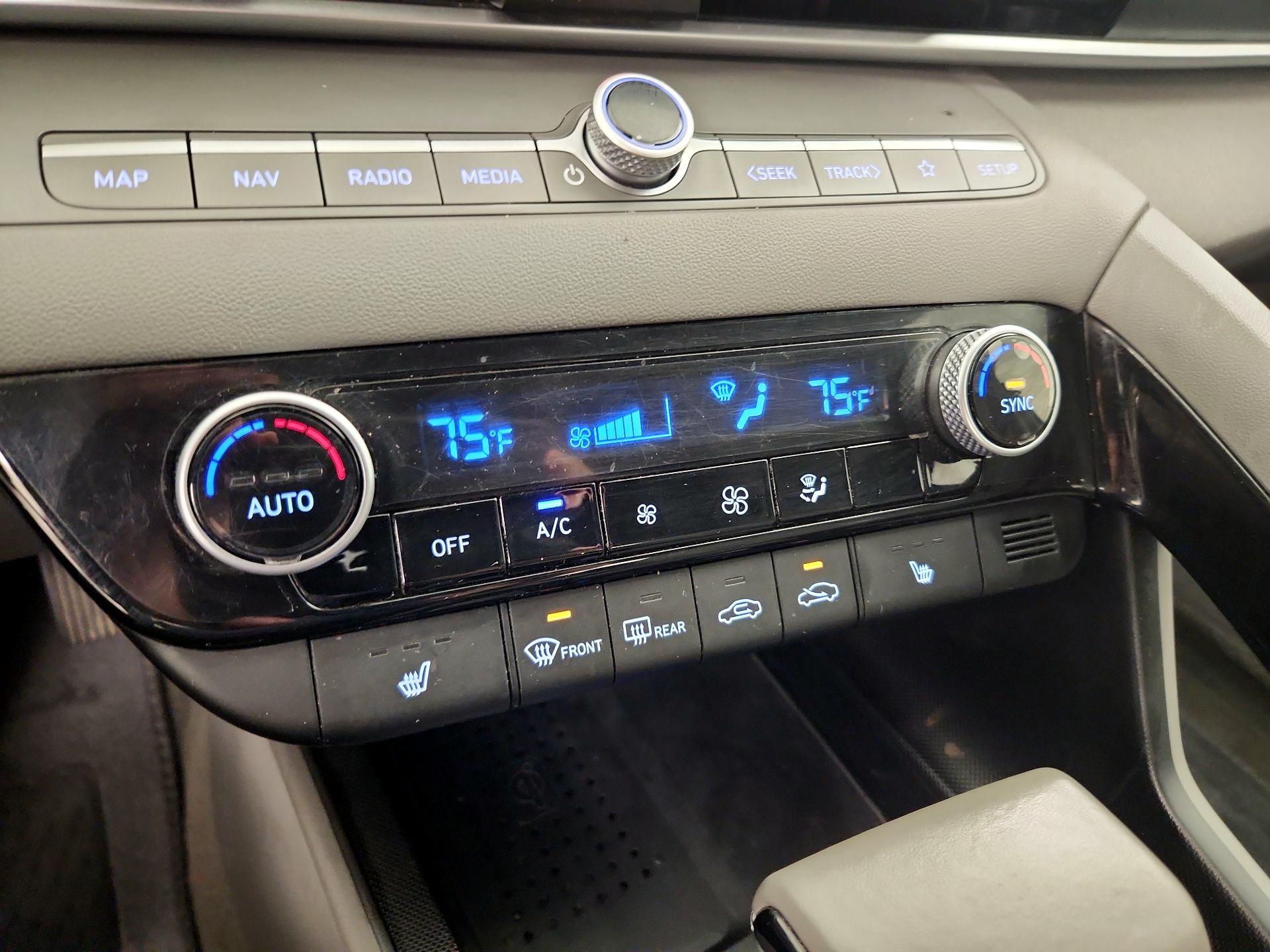 Thumbnail: 2023 Hyundai Elantra - 17