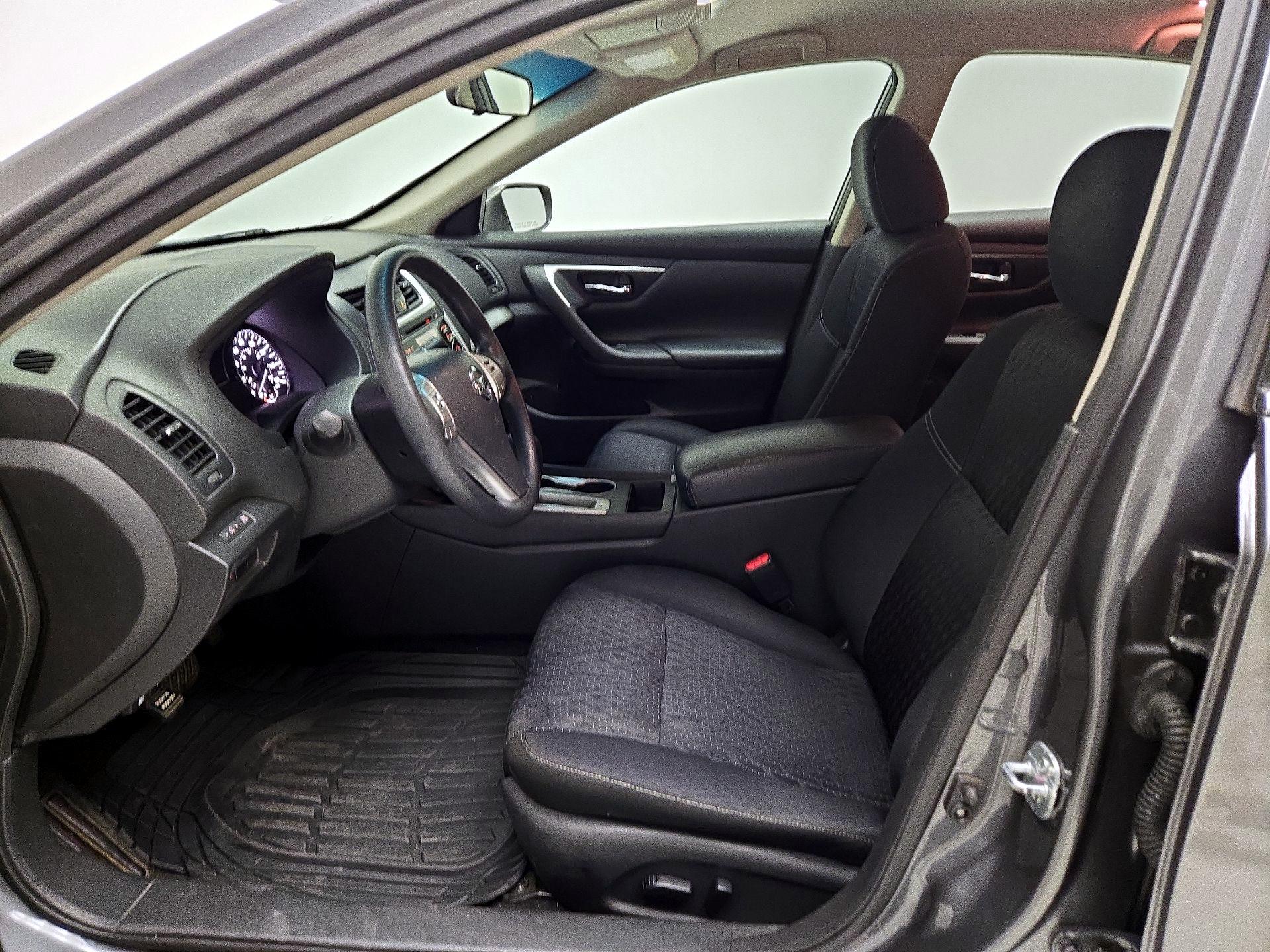 Thumbnail: 2017 Nissan Altima - 11