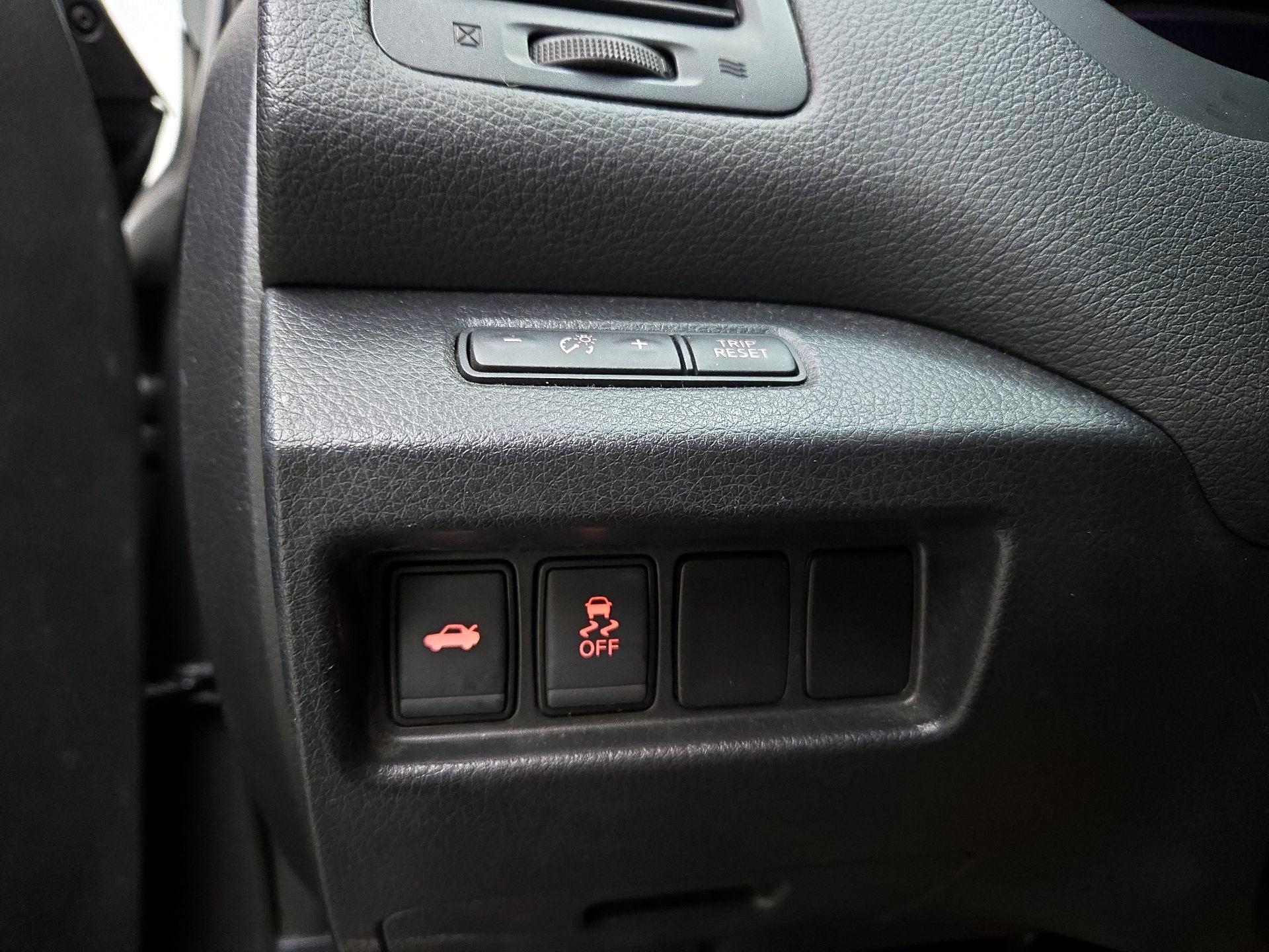 Thumbnail: 2017 Nissan Altima - 13