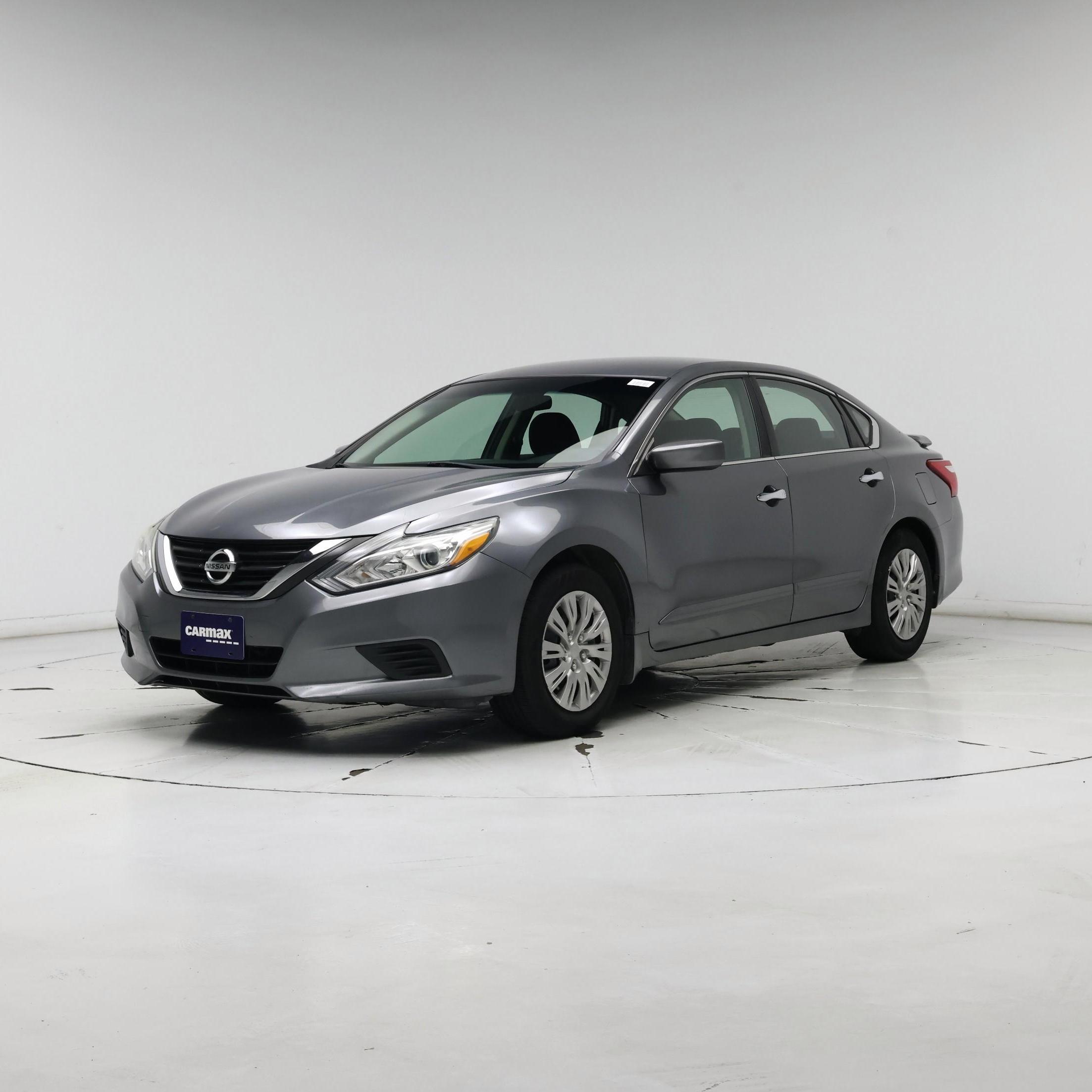 Thumbnail: 2017 Nissan Altima - 4