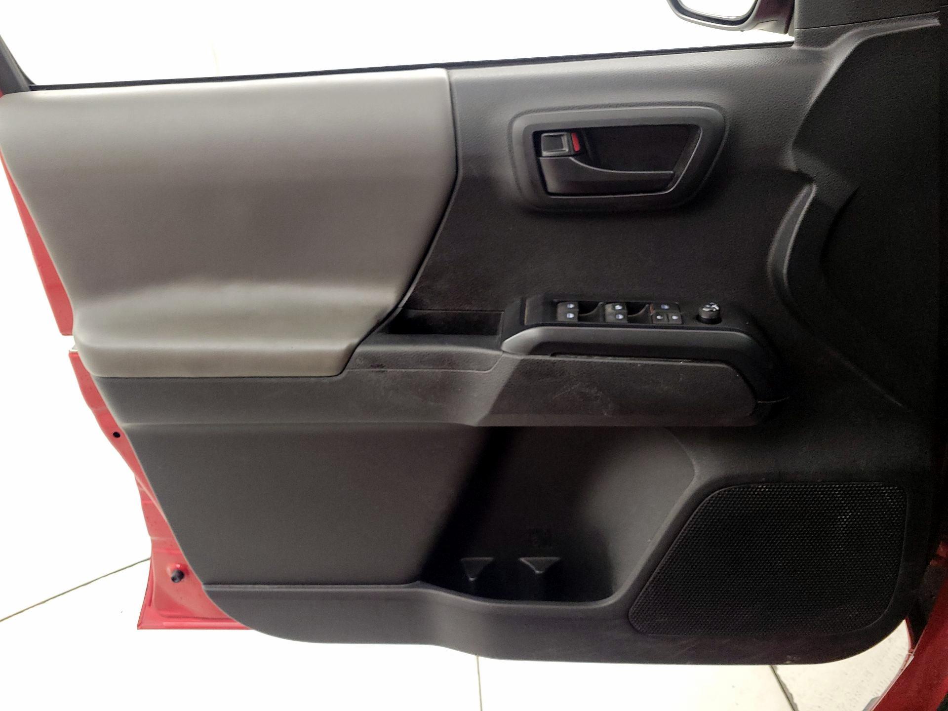 Thumbnail: 2022 Toyota Tacoma - 10