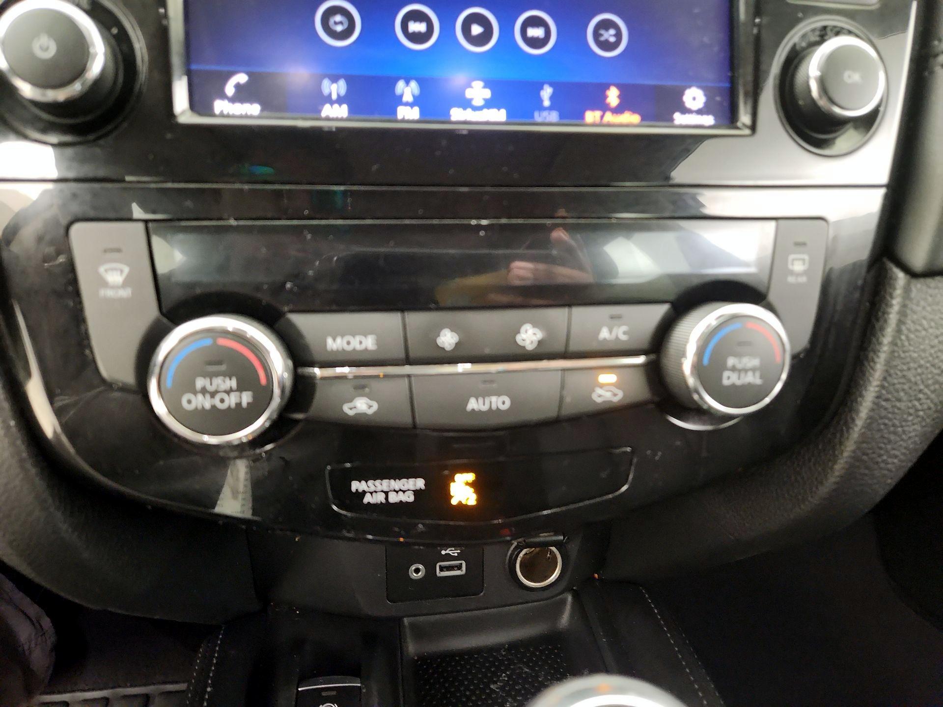 Thumbnail: 2019 Nissan Rogue - 16