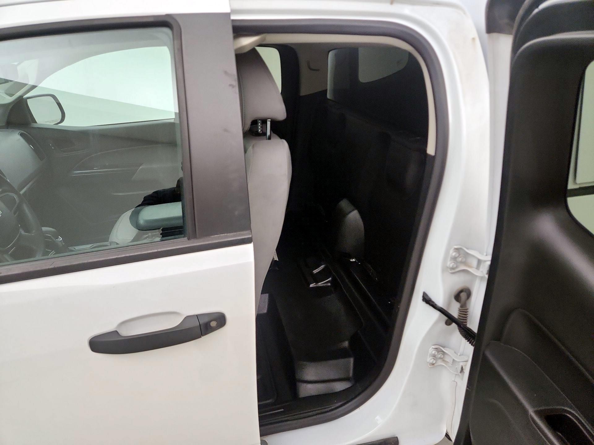 Thumbnail: 2022 Chevrolet Colorado - 19