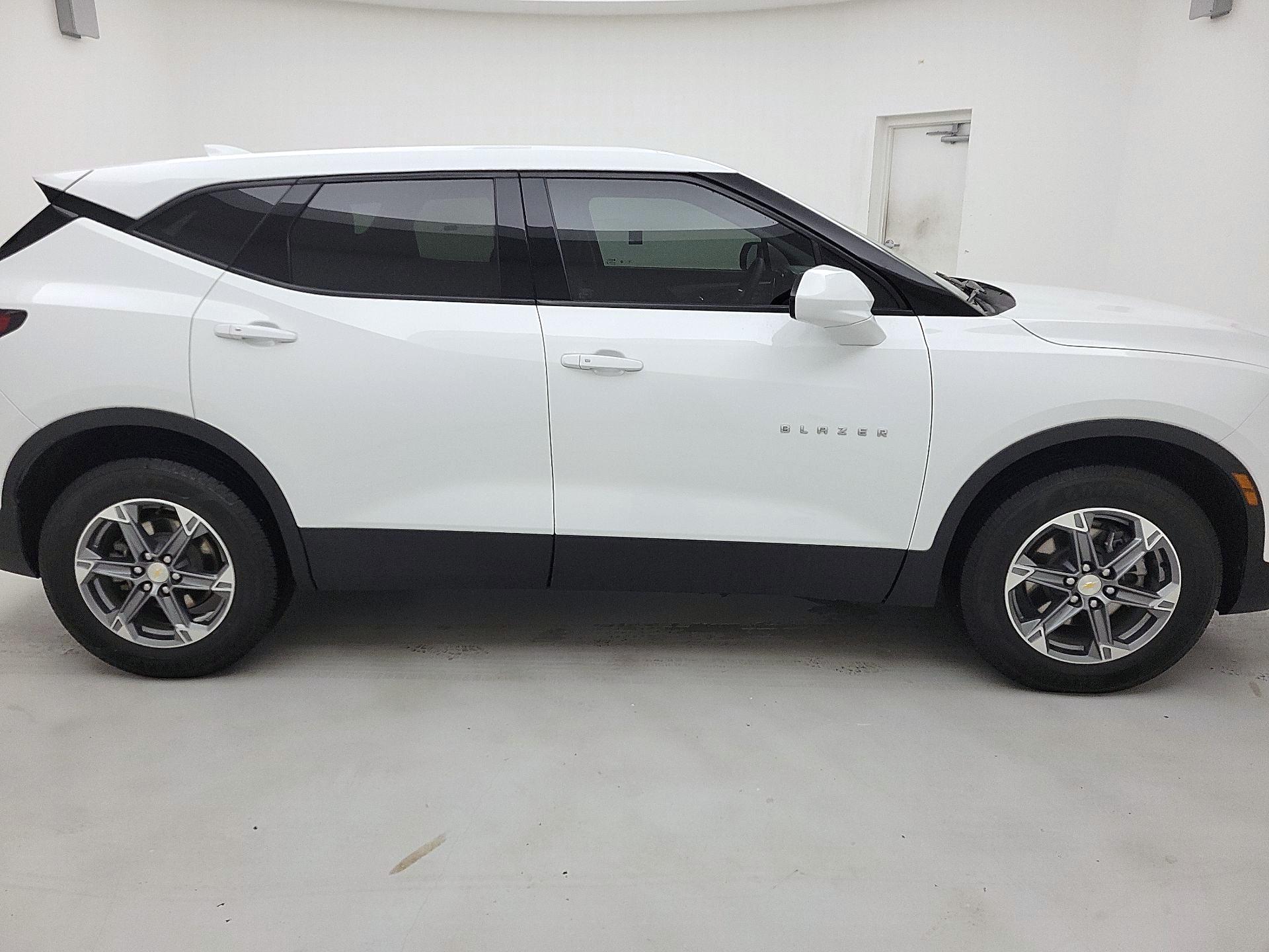 Thumbnail: 2023 Chevrolet Blazer - 4