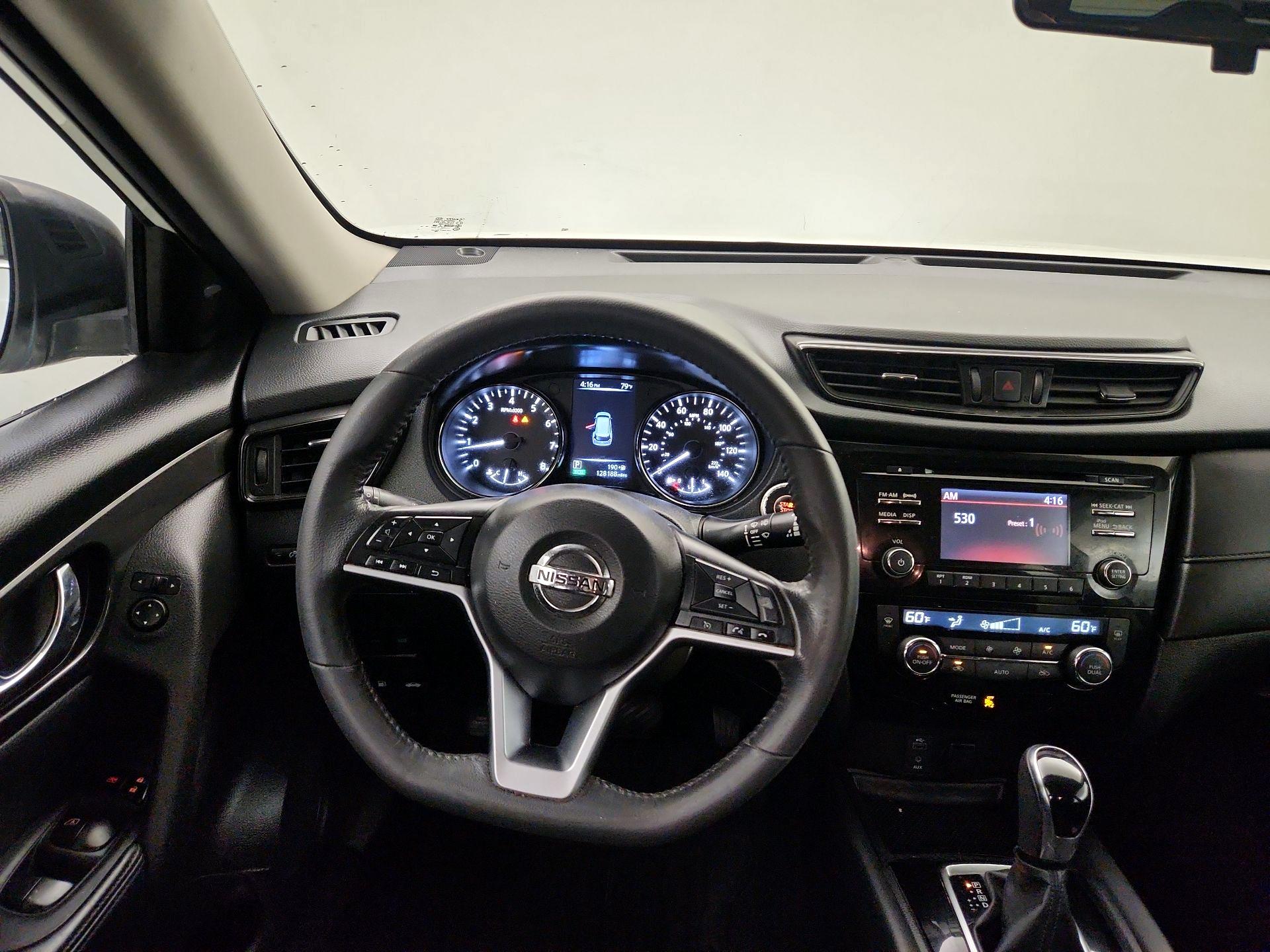 Thumbnail: 2017 Nissan Rogue - 10