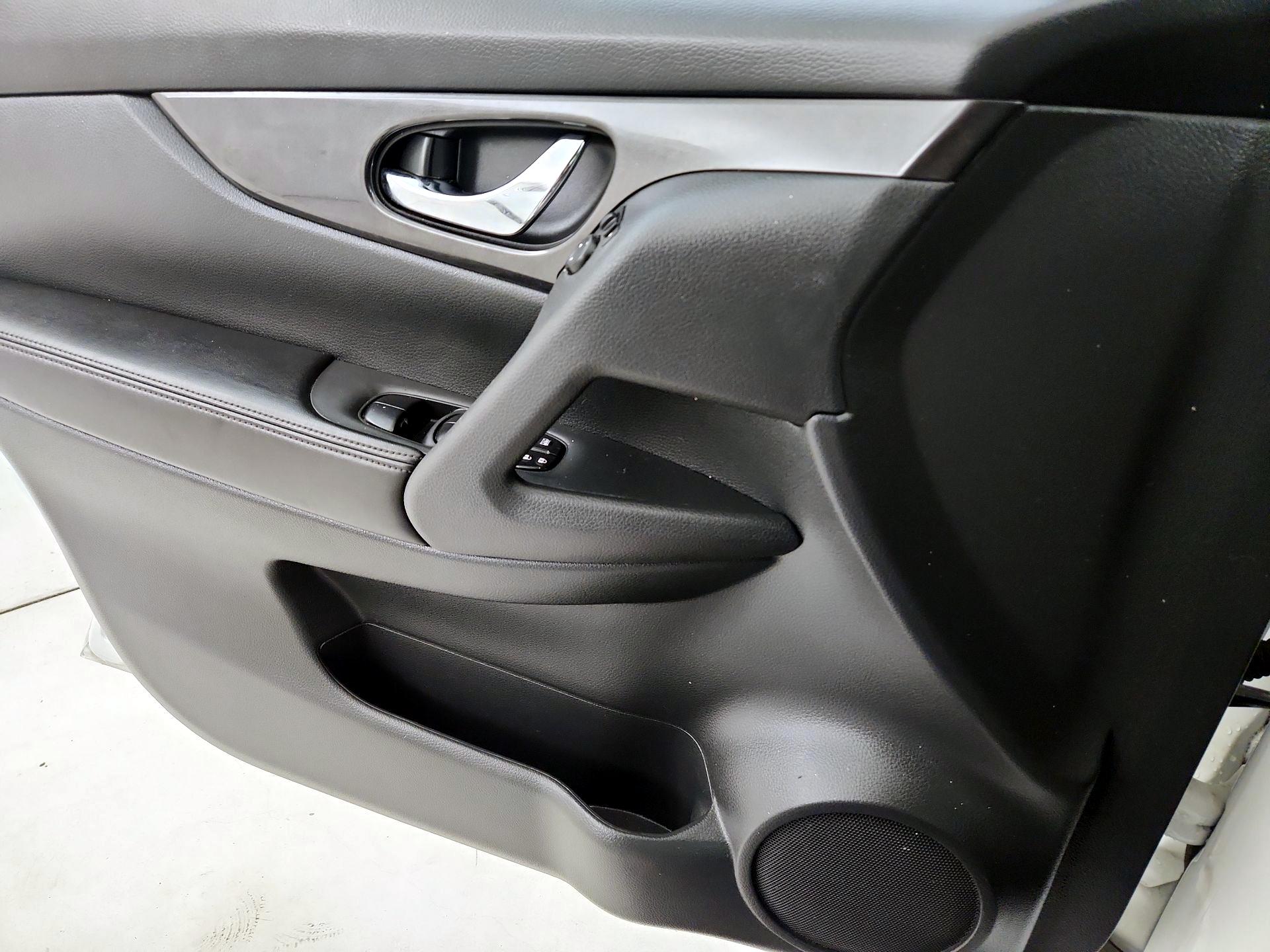 Thumbnail: 2017 Nissan Rogue - 12