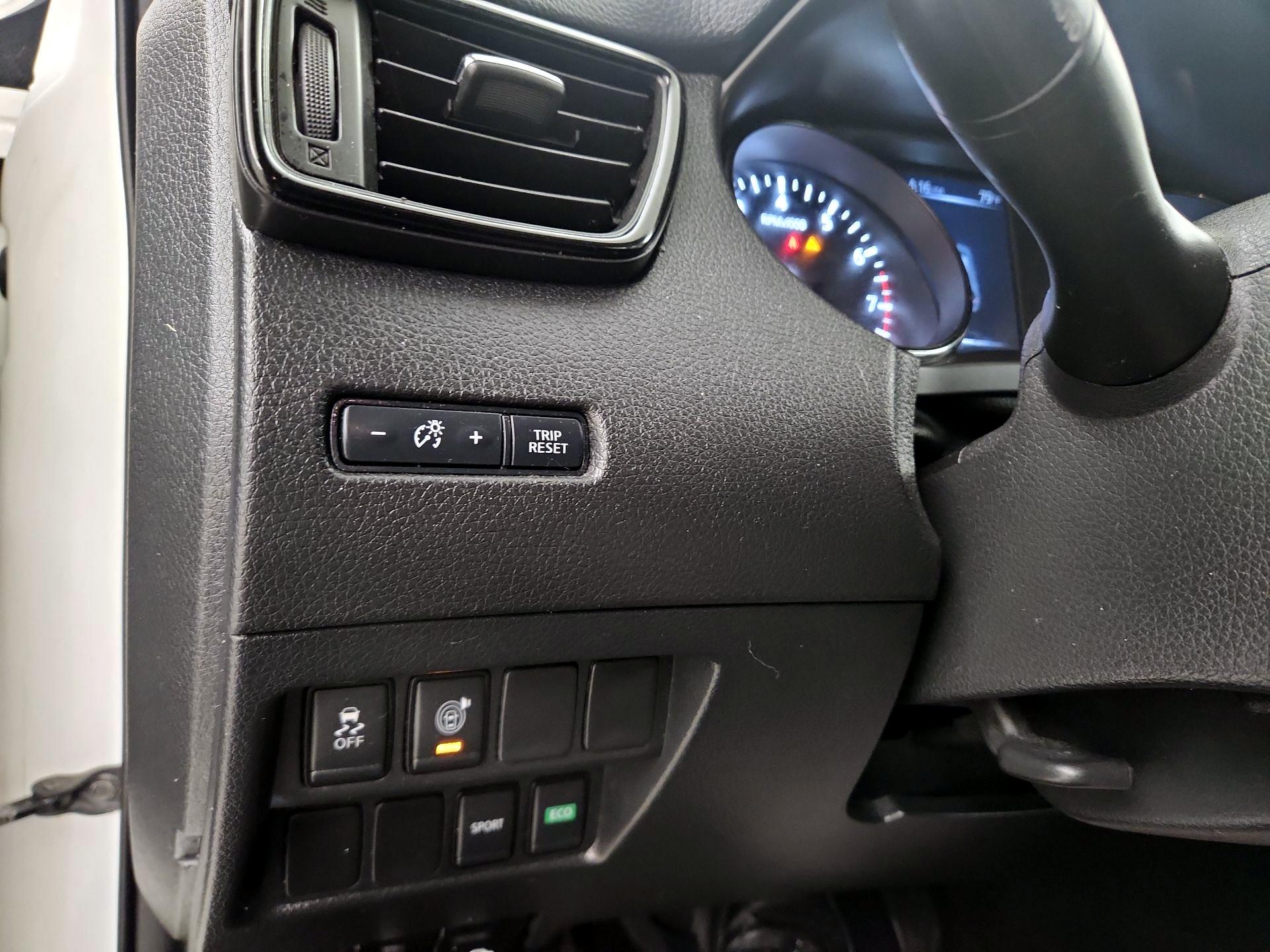 Thumbnail: 2017 Nissan Rogue - 13