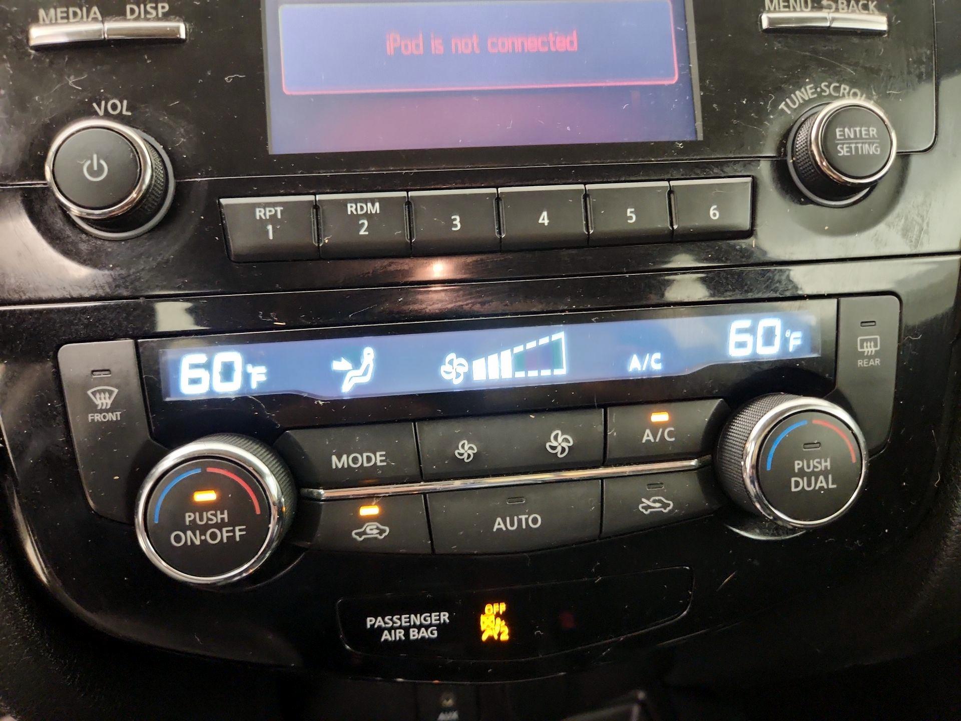 Thumbnail: 2017 Nissan Rogue - 16