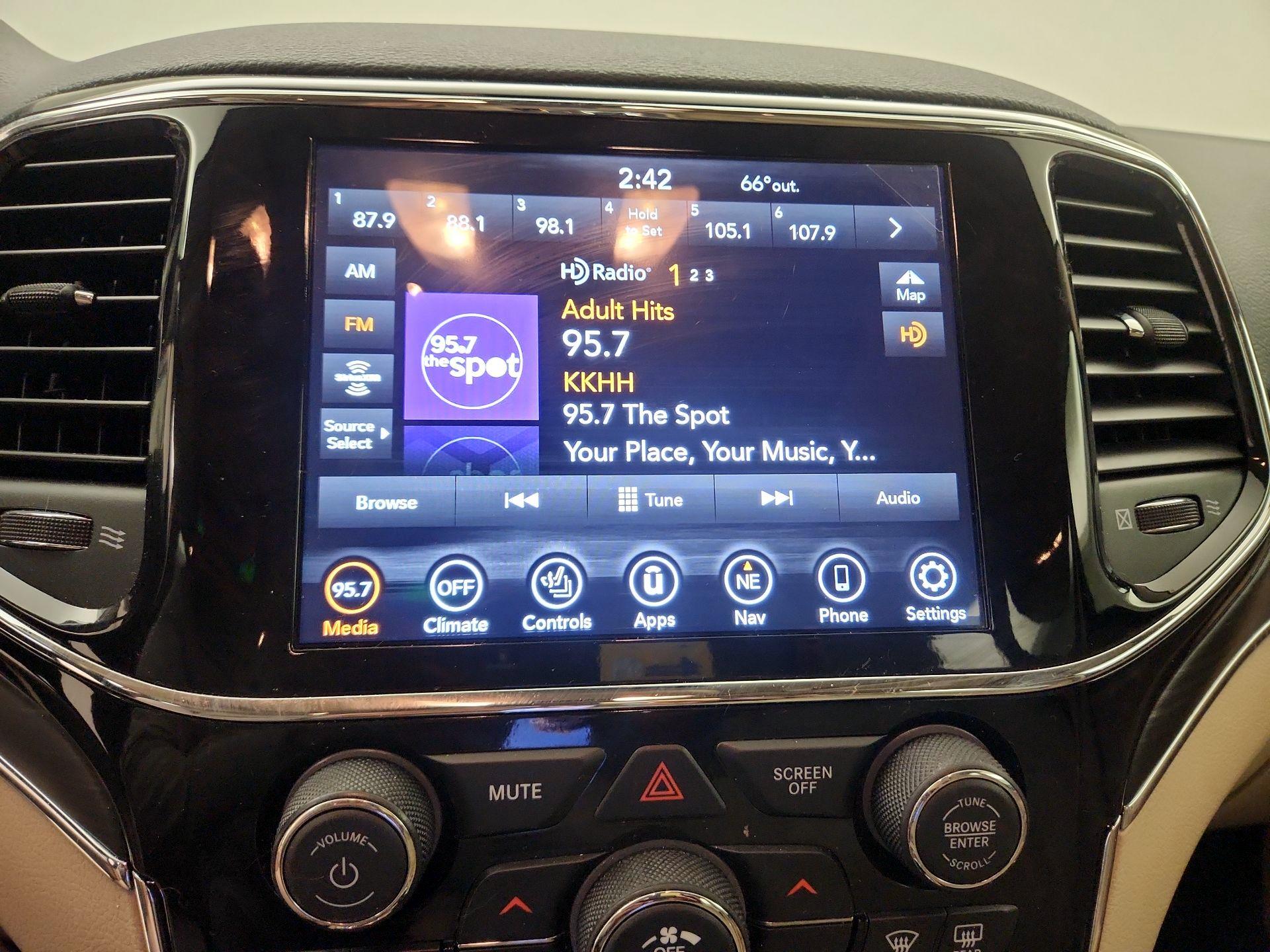 Thumbnail: 2021 Jeep Grand Cherokee - 16