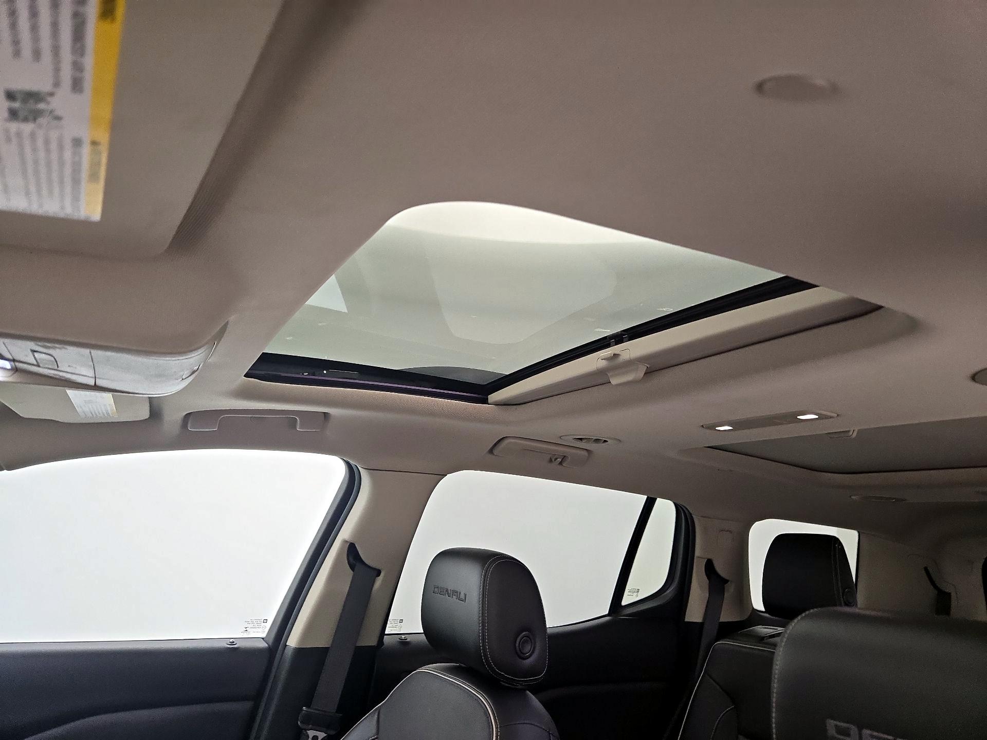 Thumbnail: 2017 GMC Acadia - 19