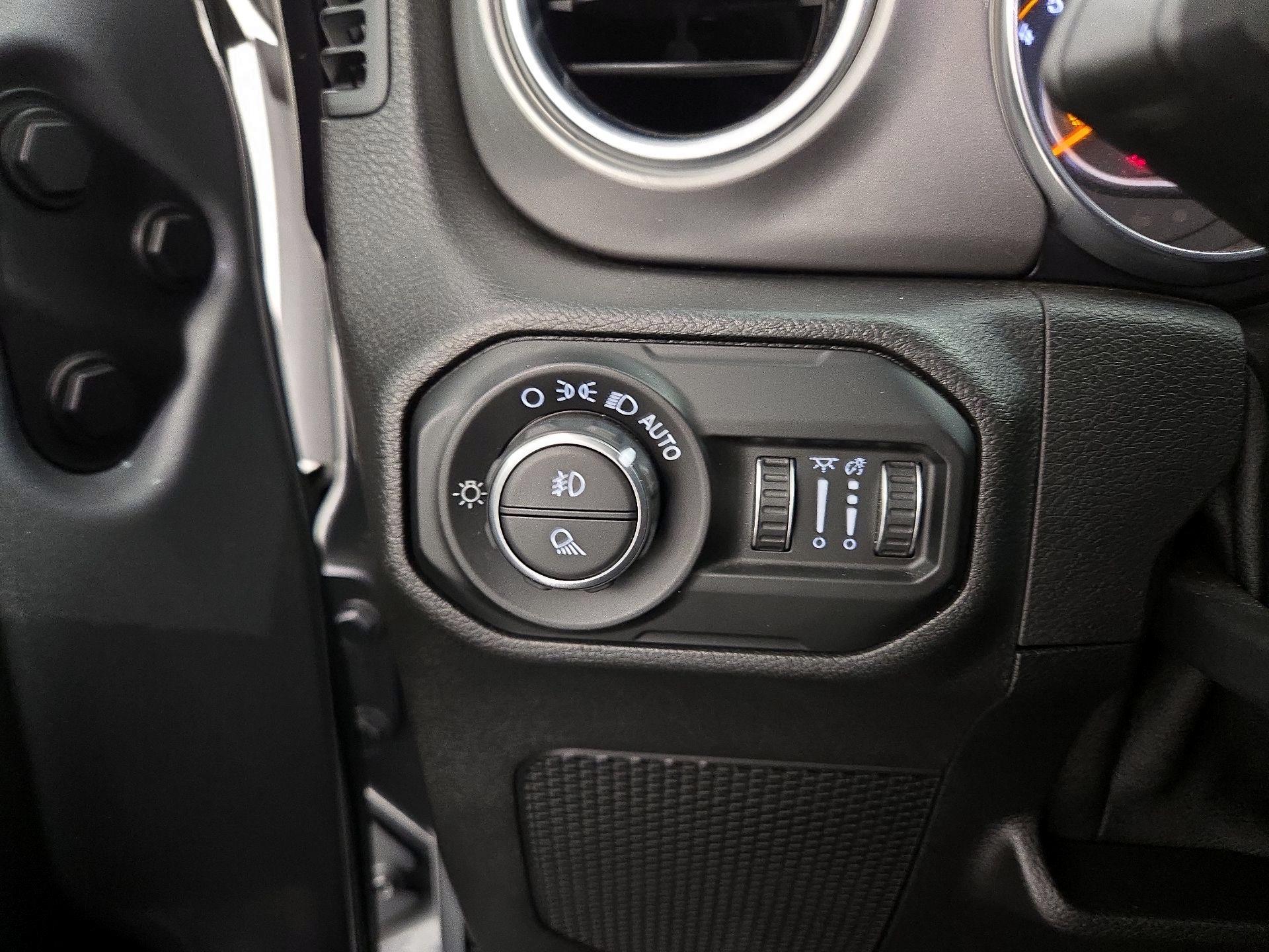 Thumbnail: 2020 Jeep Gladiator - 13