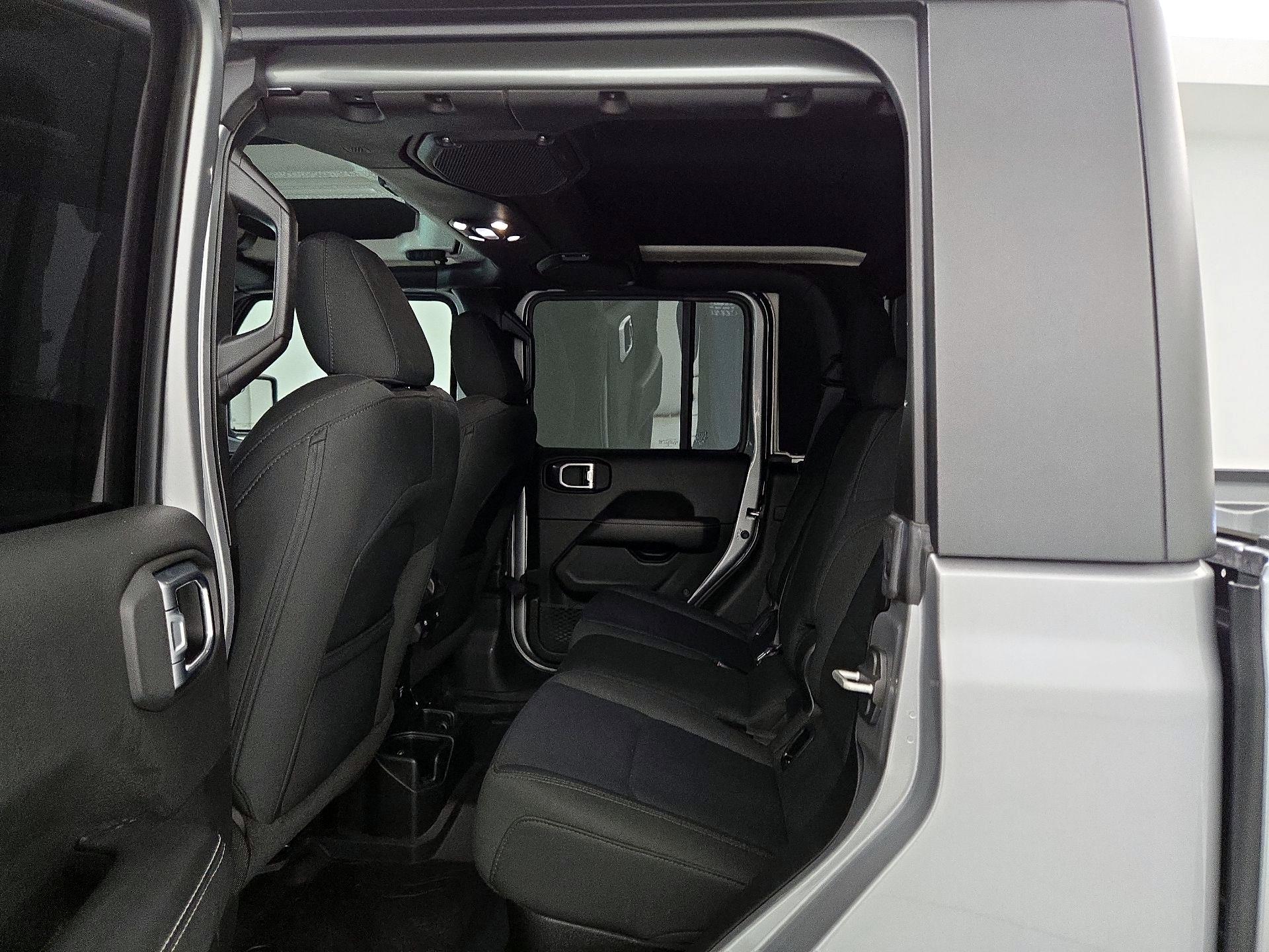 Thumbnail: 2020 Jeep Gladiator - 20